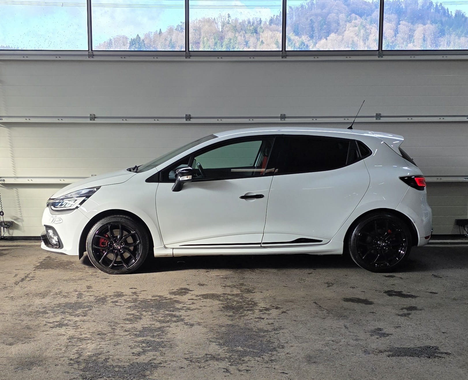 RENAULT Clio 1.6 T RS 200 EDC *CH FAHRZEUG* FRISCH AB MFK*-image-1
