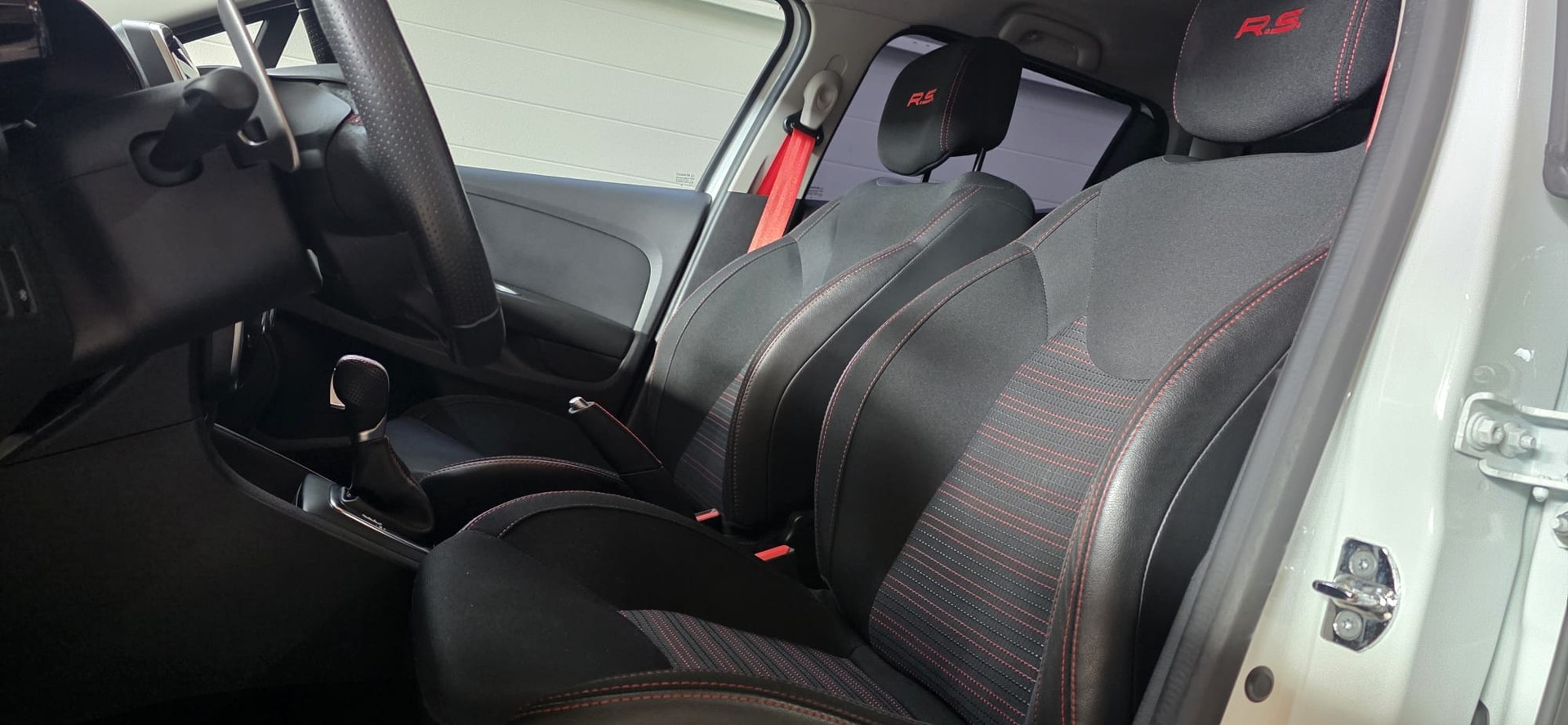RENAULT Clio 1.6 T RS 200 EDC *CH FAHRZEUG* FRISCH AB MFK*-image-9