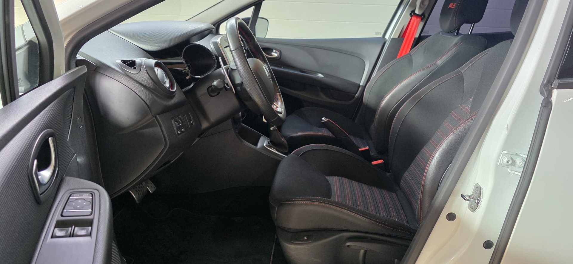 RENAULT Clio 1.6 T RS 200 EDC *CH FAHRZEUG* FRISCH AB MFK*-image-8