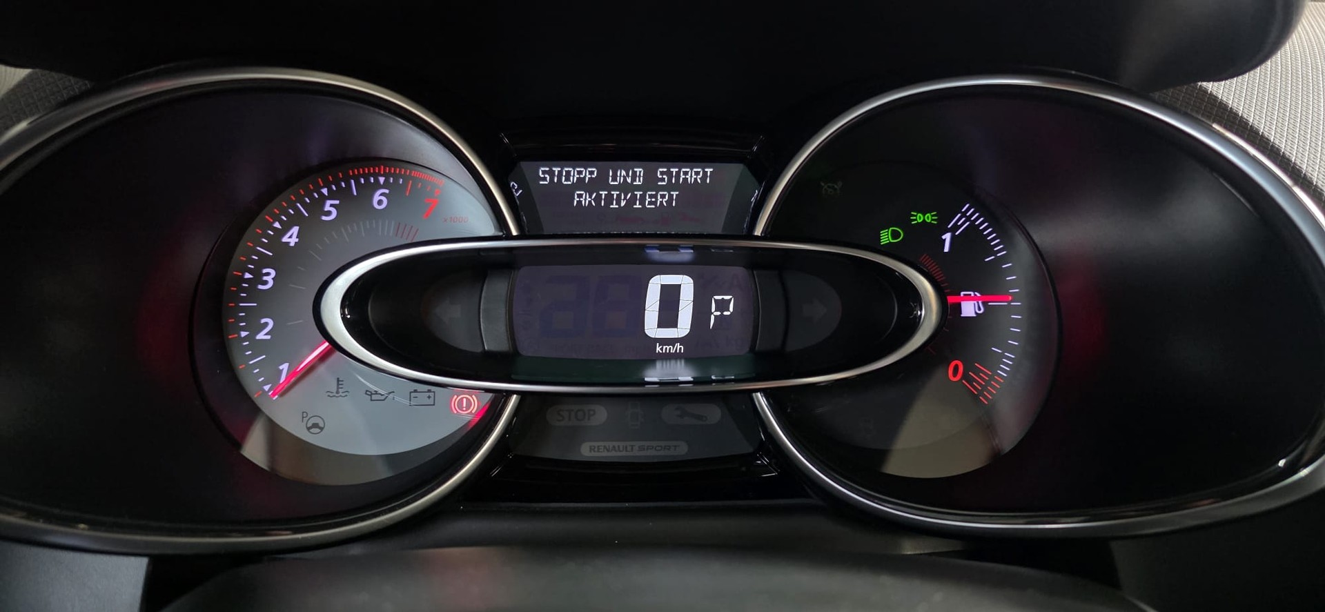 RENAULT Clio 1.6 T RS 200 EDC *CH FAHRZEUG* FRISCH AB MFK*-image-13