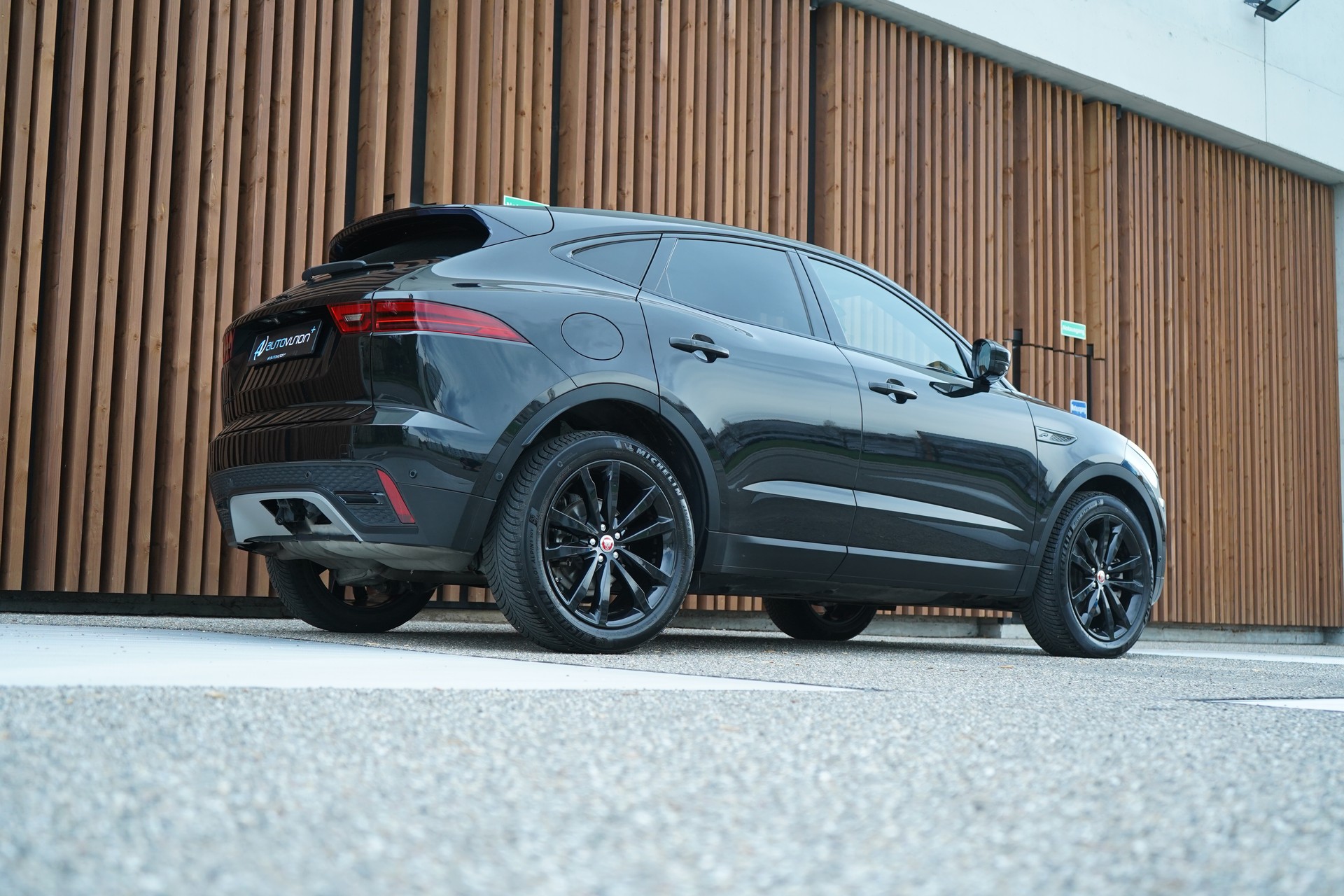JAGUAR E-PACE 2.0d D165 R-DYNAMIK AWD BLACK l 163 PS-image-11