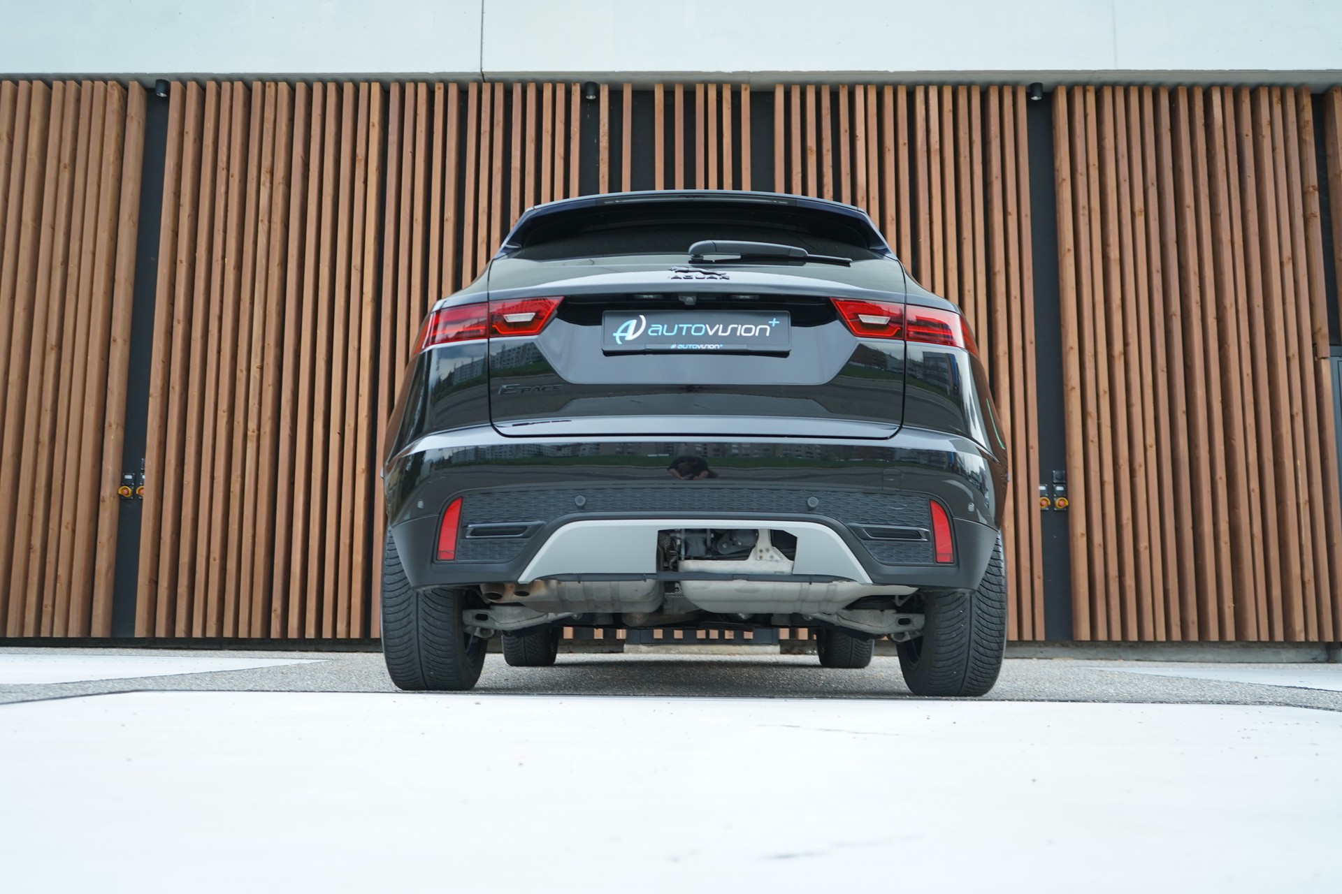 JAGUAR E-PACE 2.0d D165 R-DYNAMIK AWD BLACK l 163 PS-image-16