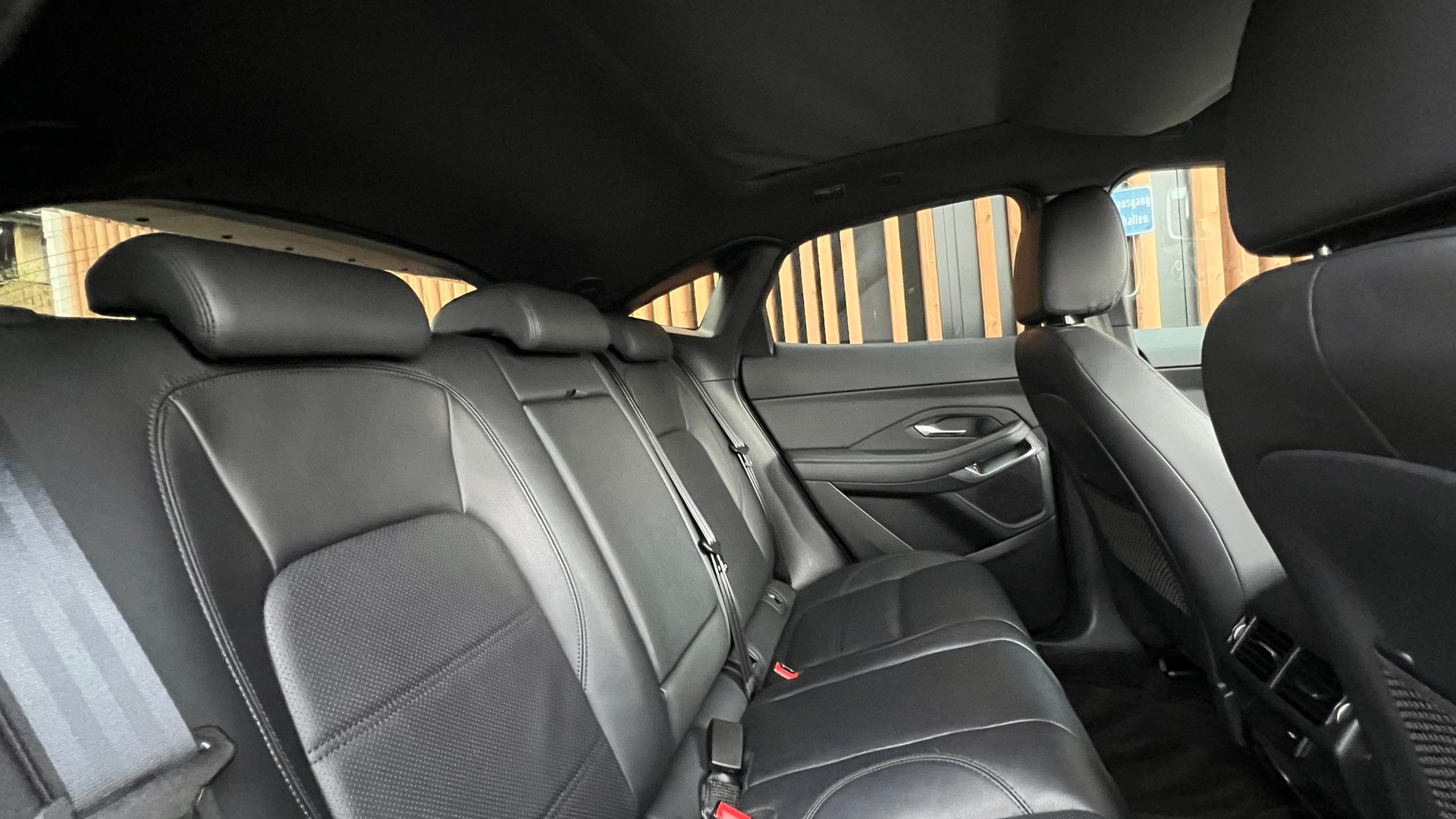 JAGUAR E-PACE 2.0d D165 R-DYNAMIK AWD BLACK l 163 PS-image-27