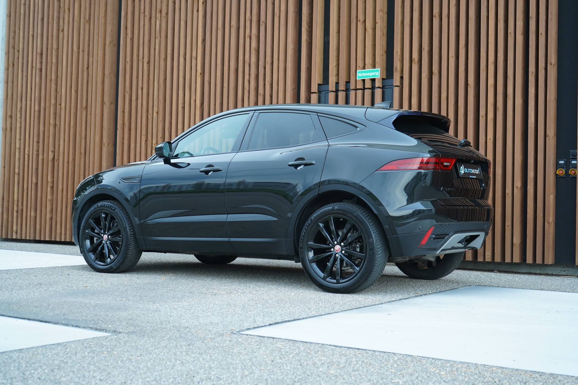 JAGUAR E-PACE 2.0d D165 R-DYNAMIK AWD BLACK l 163 PS-image-12