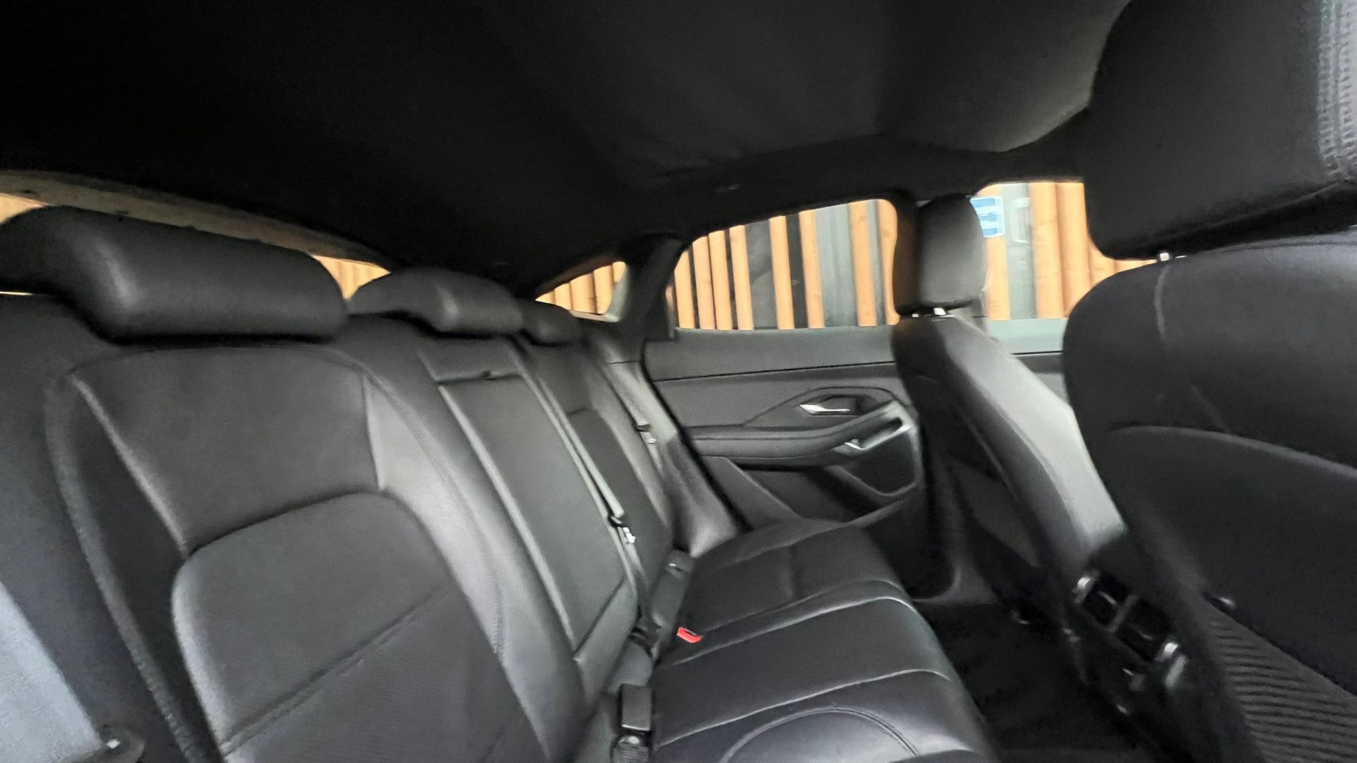 JAGUAR E-PACE 2.0d D165 R-DYNAMIK AWD BLACK l 163 PS-image-25