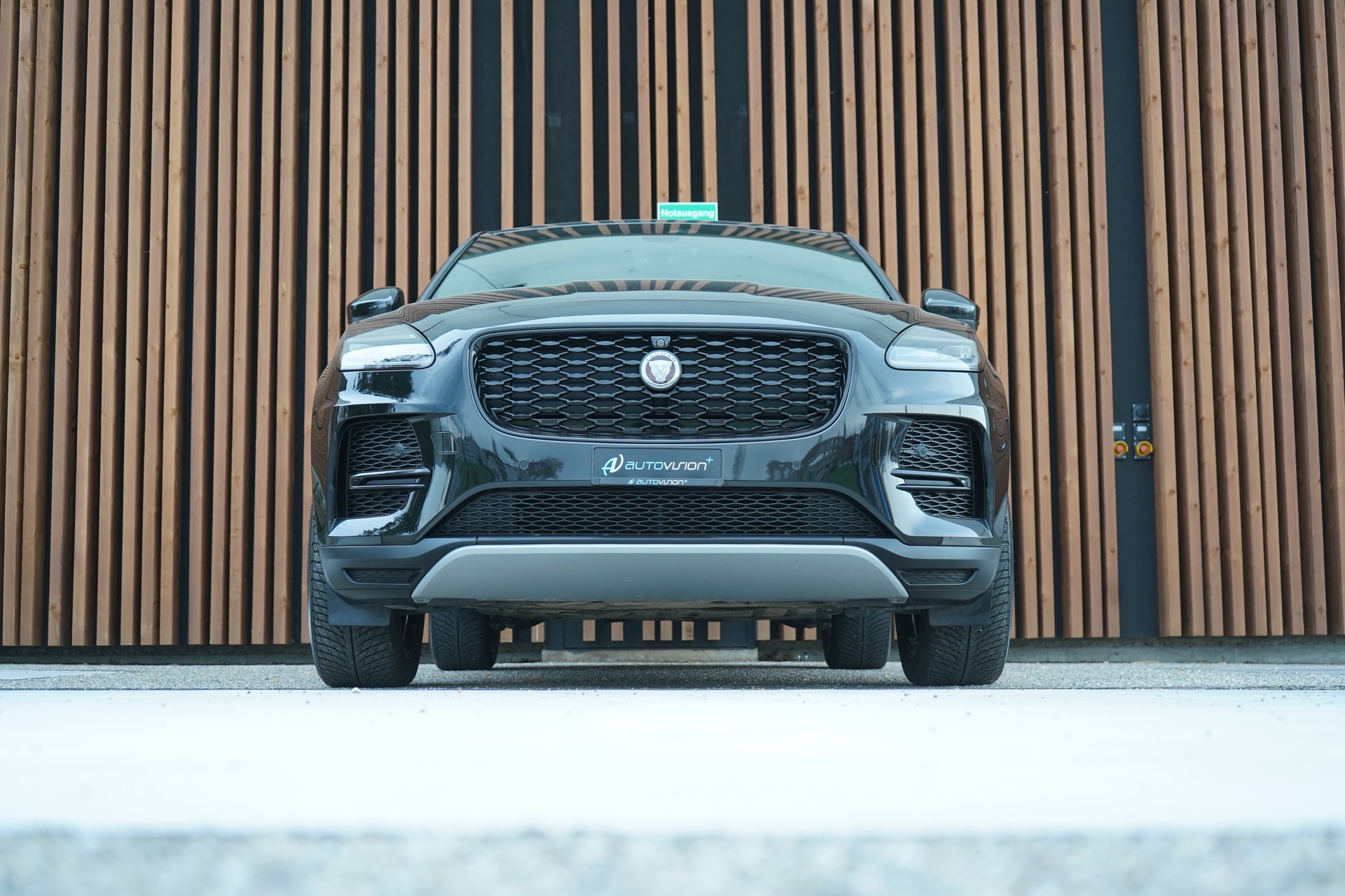 JAGUAR E-PACE 2.0d D165 R-DYNAMIK AWD BLACK l 163 PS-image-14