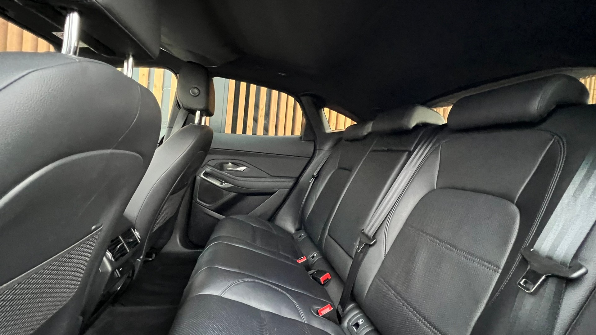 JAGUAR E-PACE 2.0d D165 R-DYNAMIK AWD BLACK l 163 PS-image-26