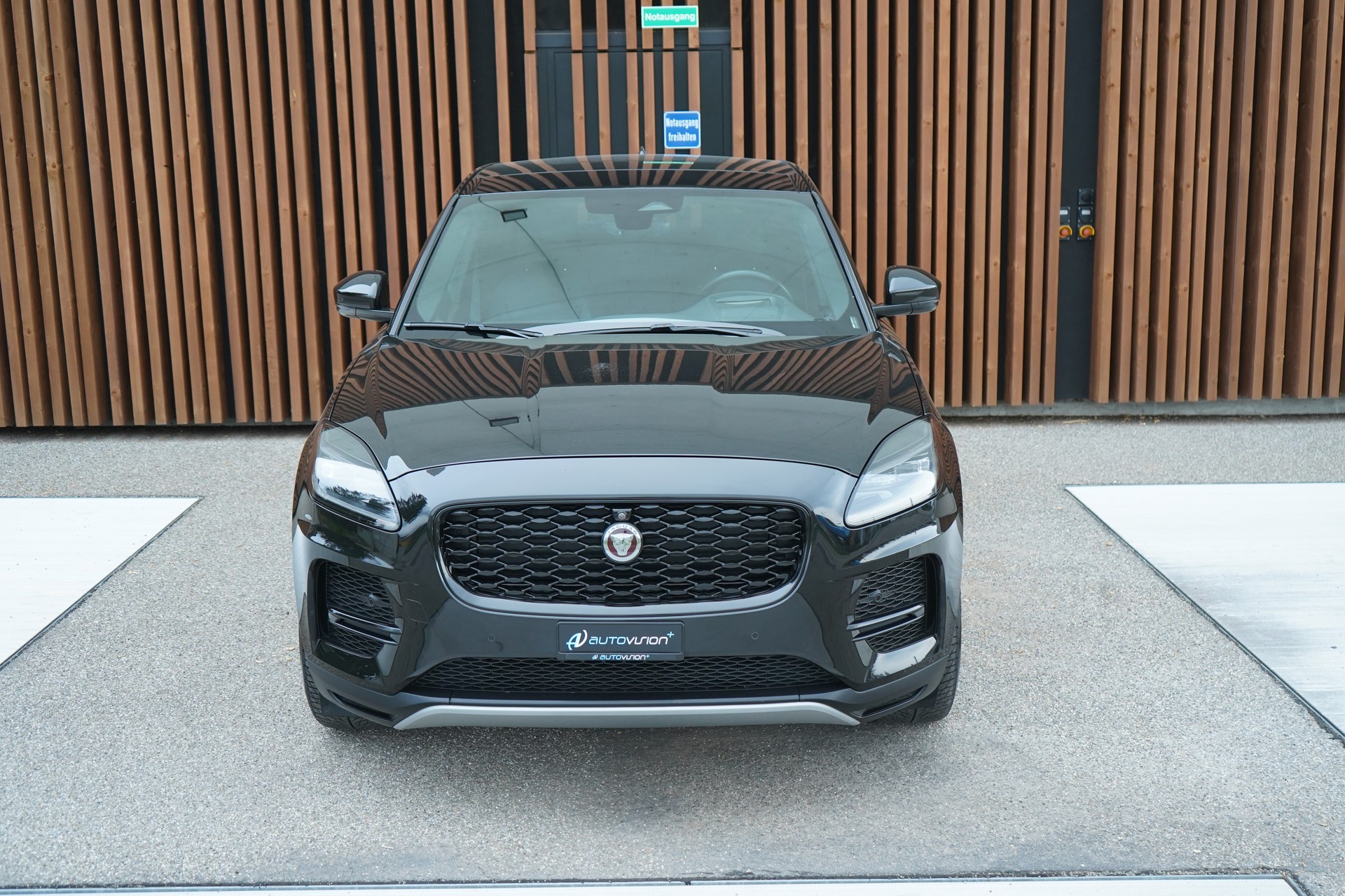 JAGUAR E-PACE 2.0d D165 R-DYNAMIK AWD BLACK l 163 PS-image-13