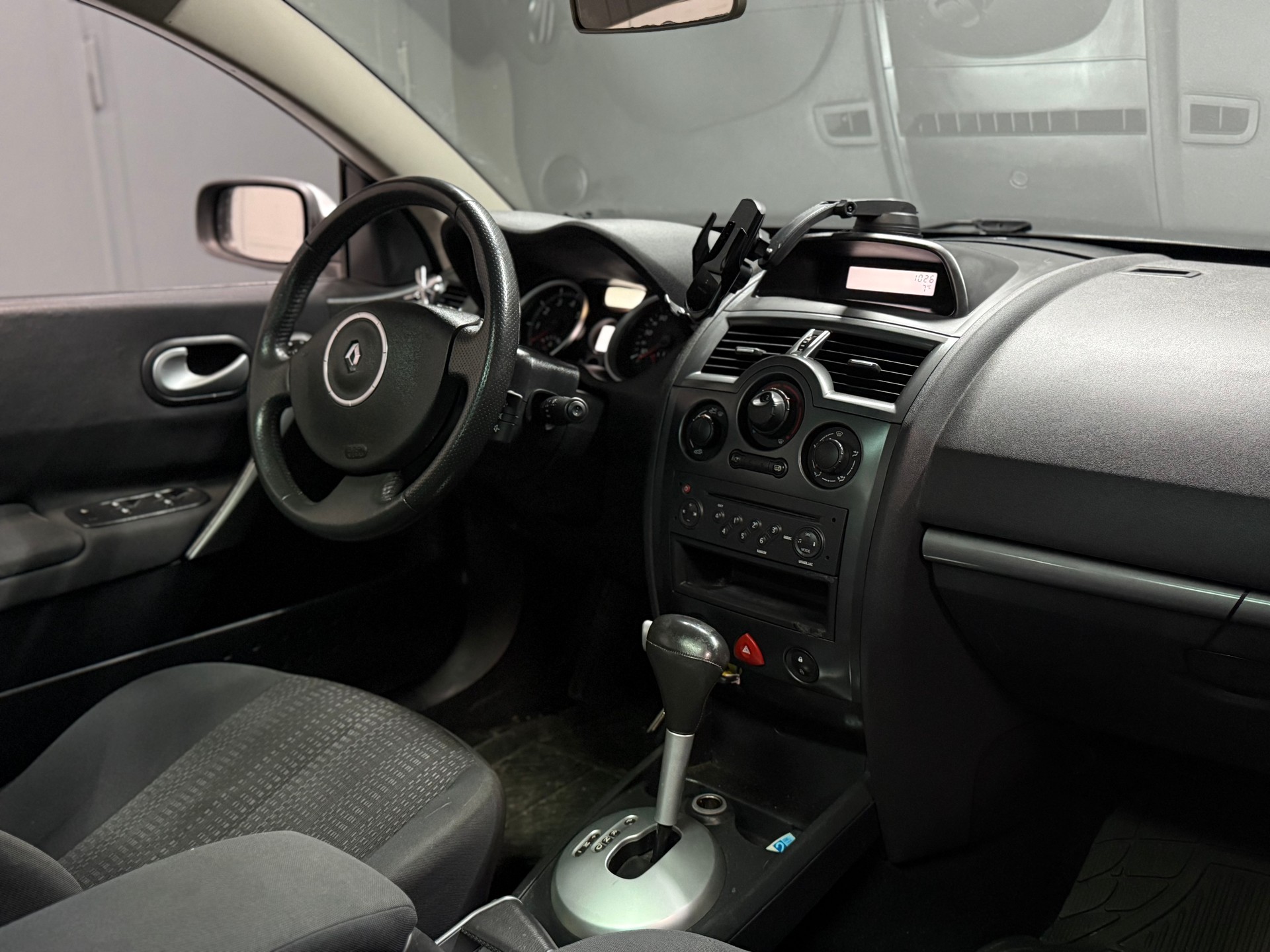RENAULT Mégane C-C 2.0 16V Dynamique Confort-image-8