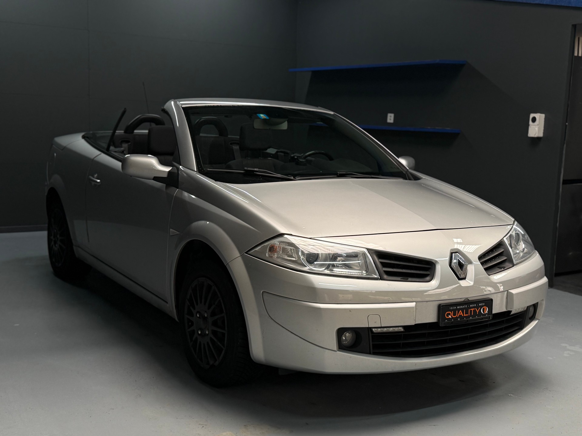 RENAULT Mégane C-C 2.0 16V Dynamique Confort-image-2