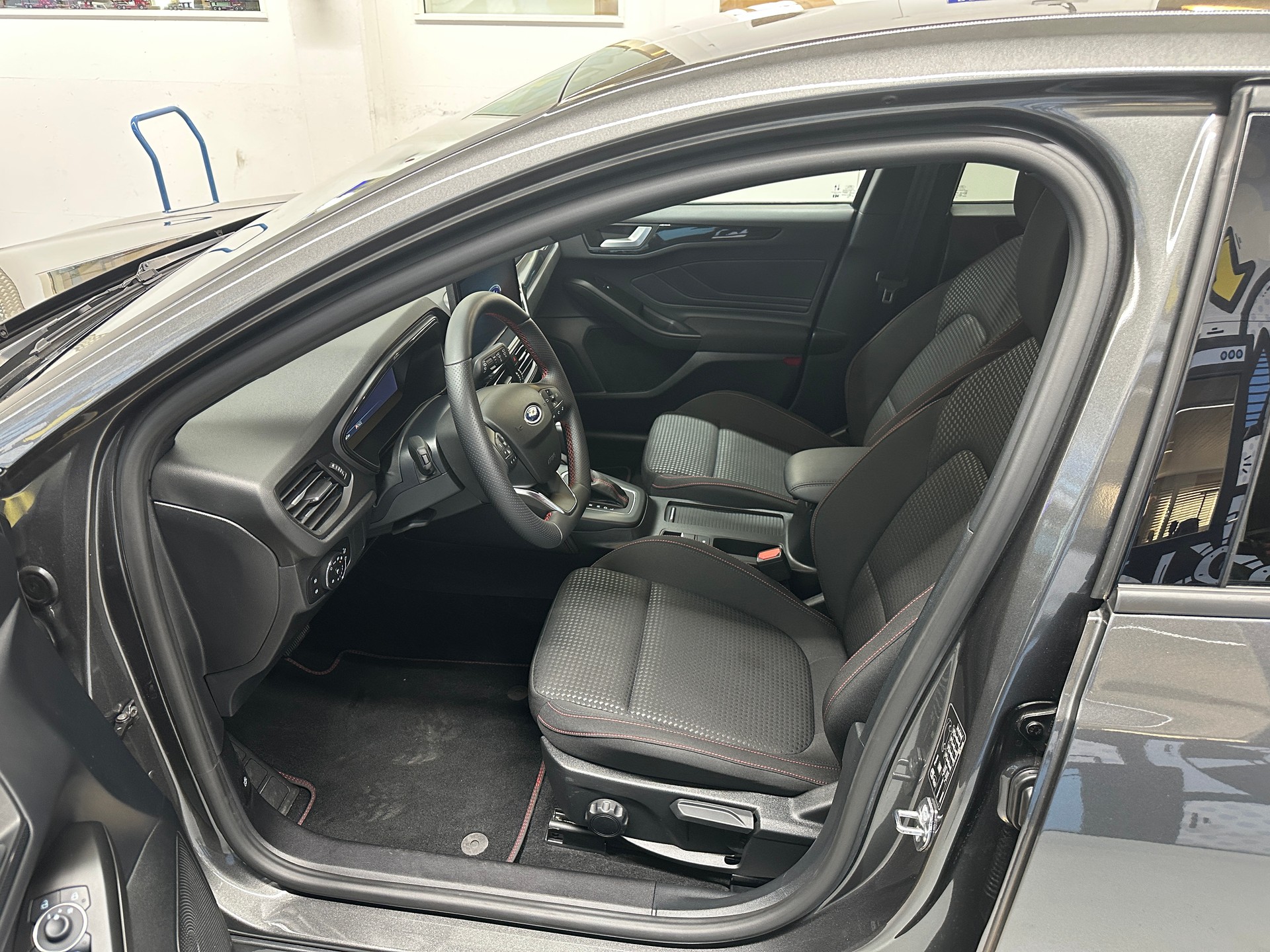 FORD Focus 1.0 MHEV ST-Line X Automat-image-7