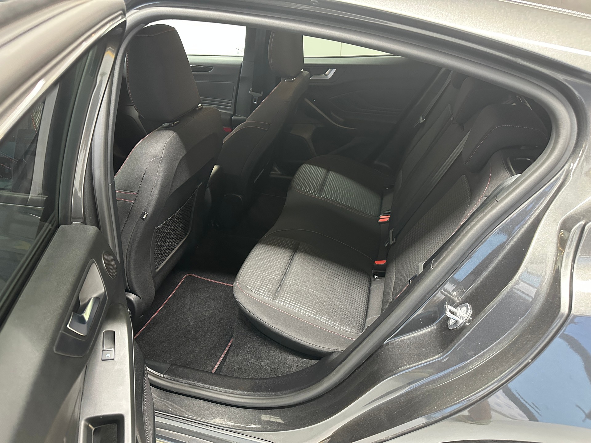 FORD Focus 1.0 MHEV ST-Line X Automat-image-8