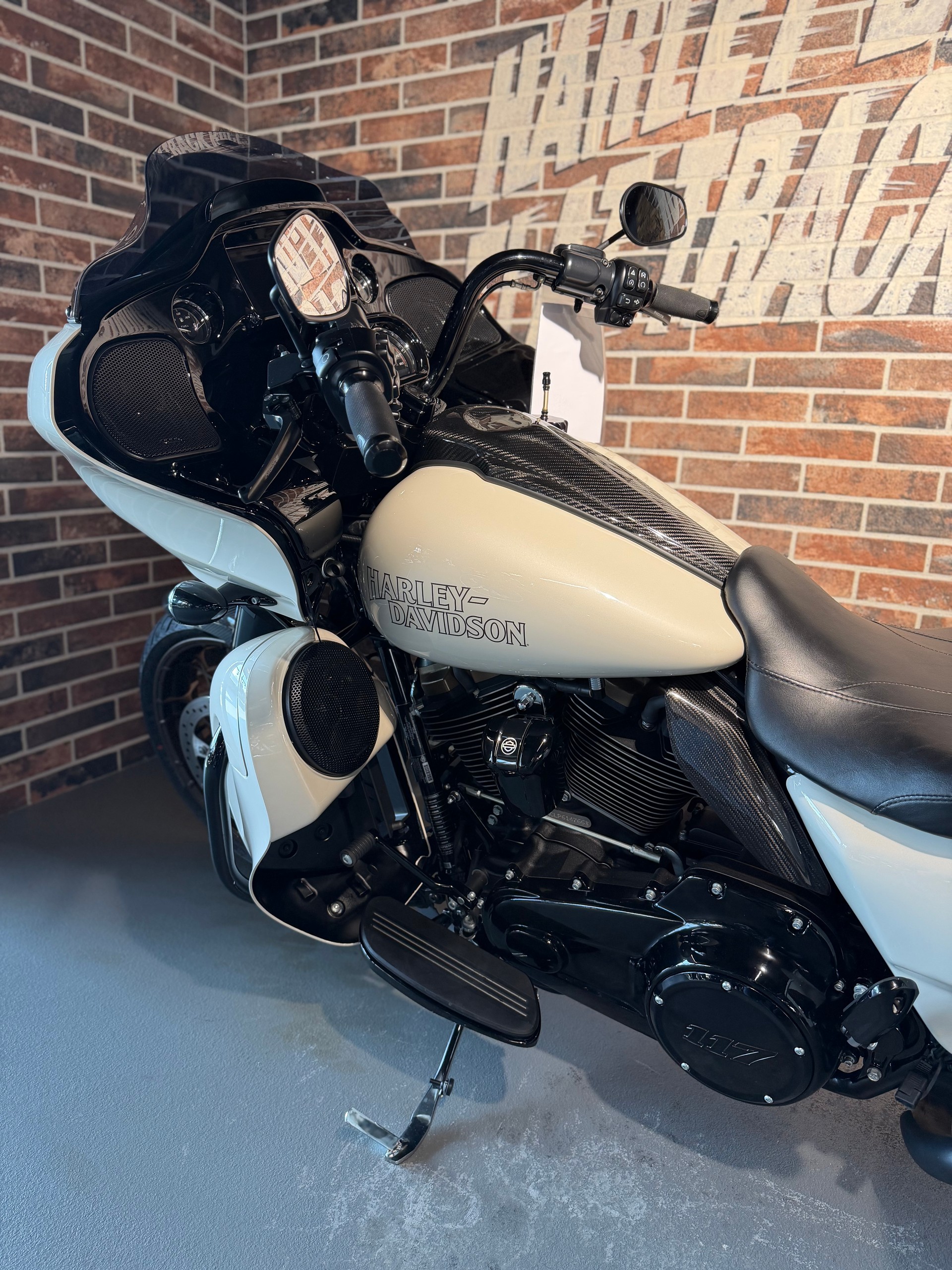 HARLEY-DAVIDSON FLTRXST Road Glide ST 117-showroom-element-3