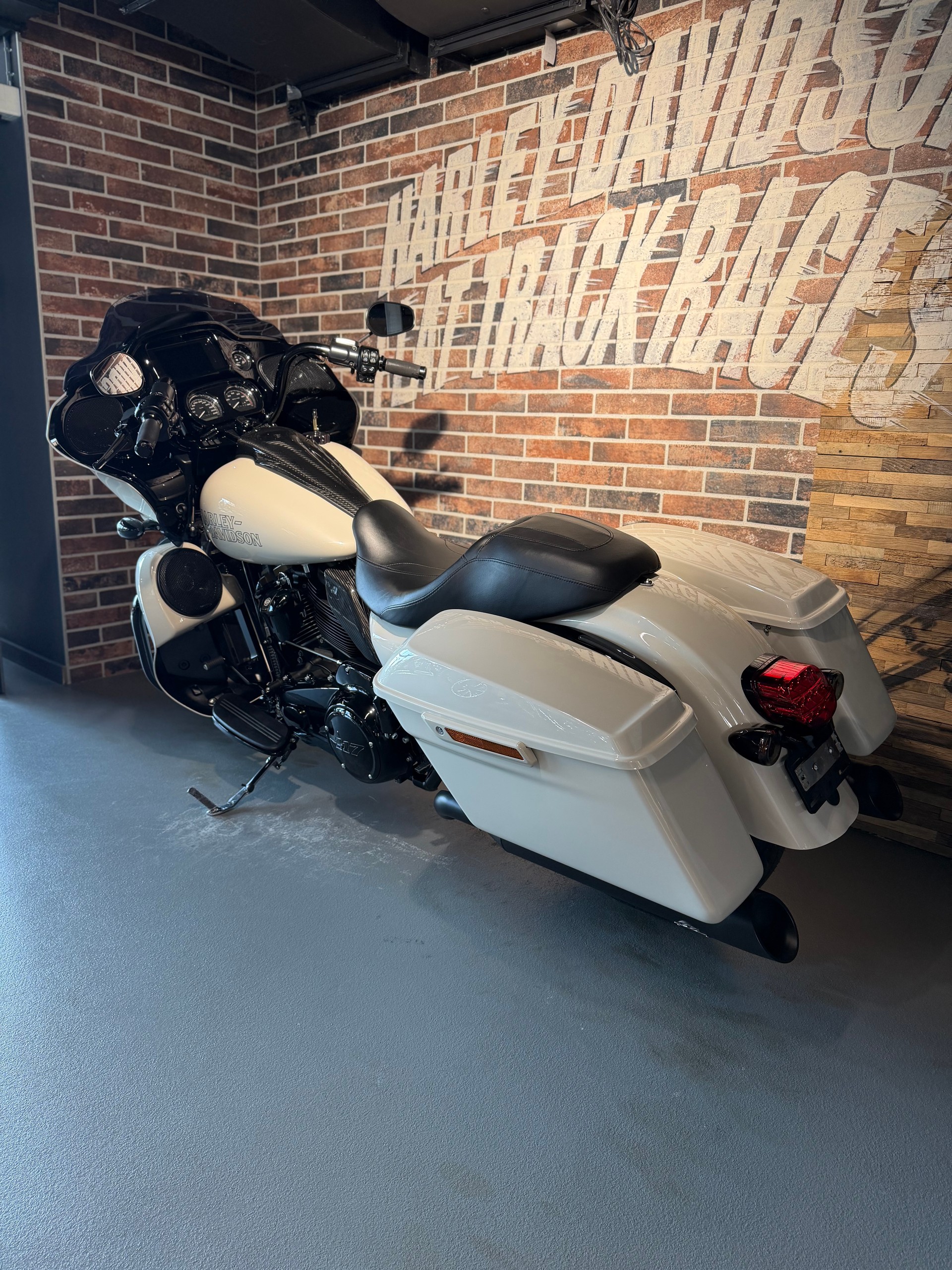 HARLEY-DAVIDSON FLTRXST Road Glide ST 117-image-8