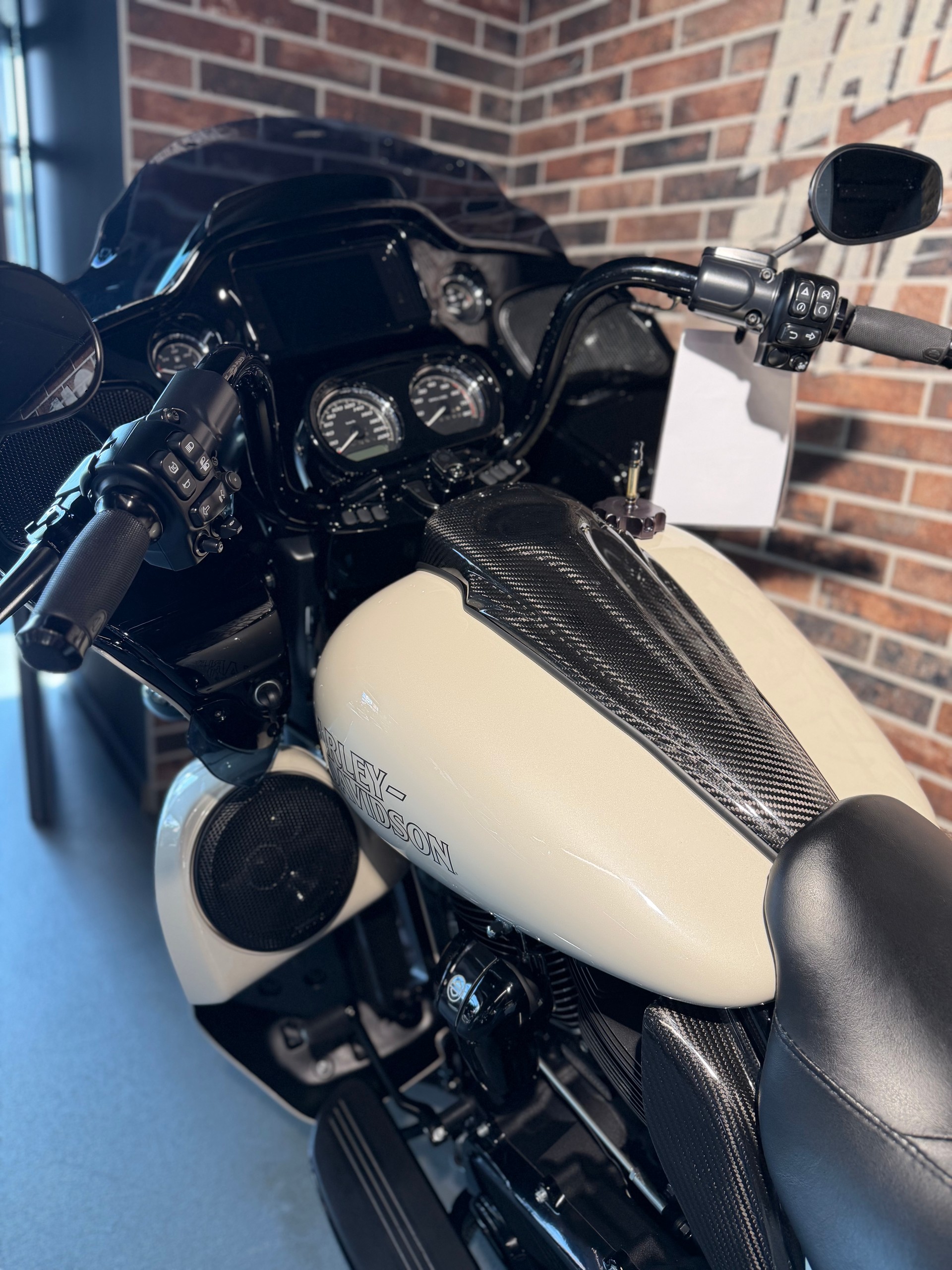 HARLEY-DAVIDSON FLTRXST Road Glide ST 117-image-4