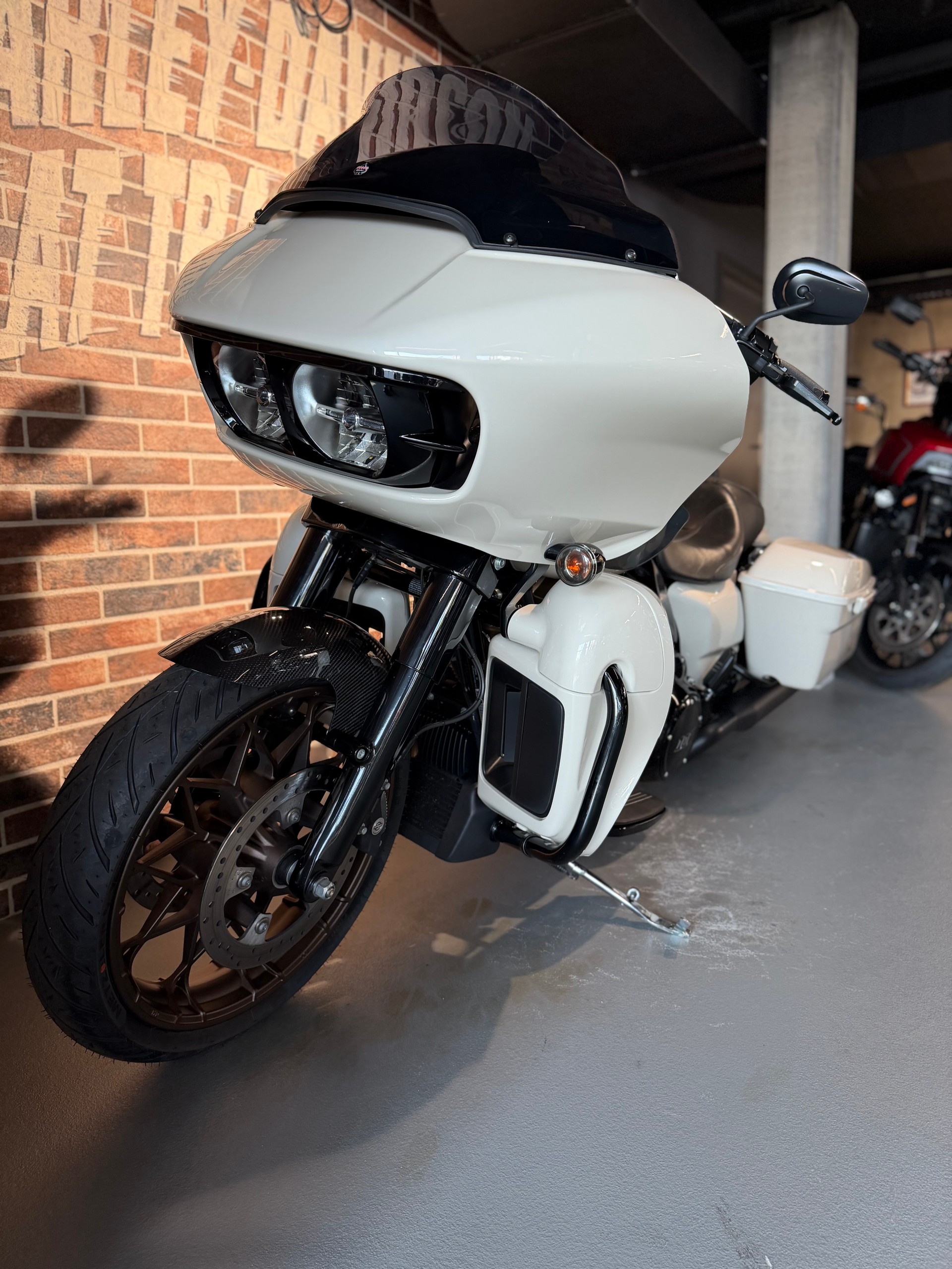 HARLEY-DAVIDSON FLTRXST Road Glide ST 117-showroom-element-2