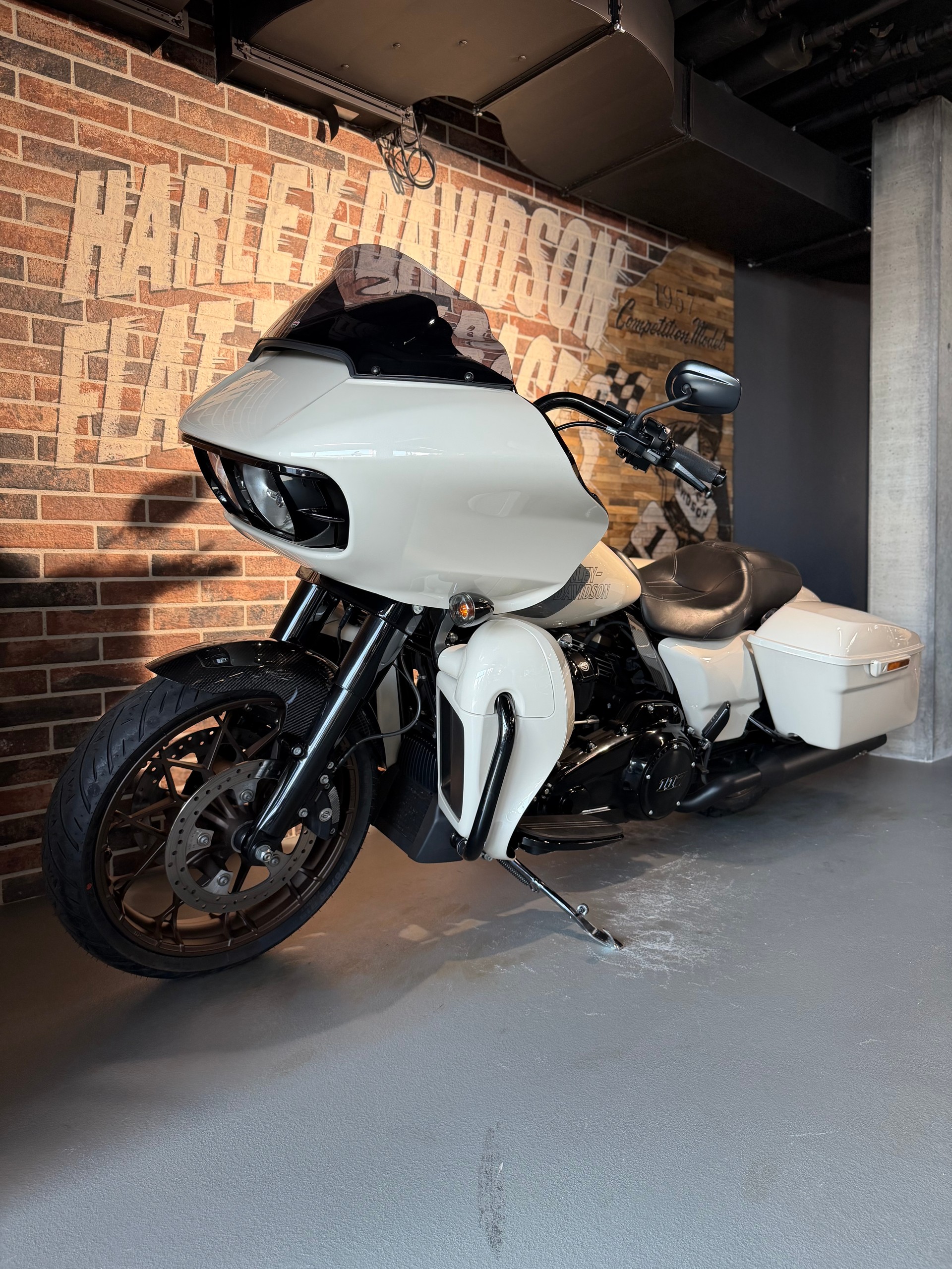 HARLEY-DAVIDSON FLTRXST Road Glide ST 117-showroom-element-1