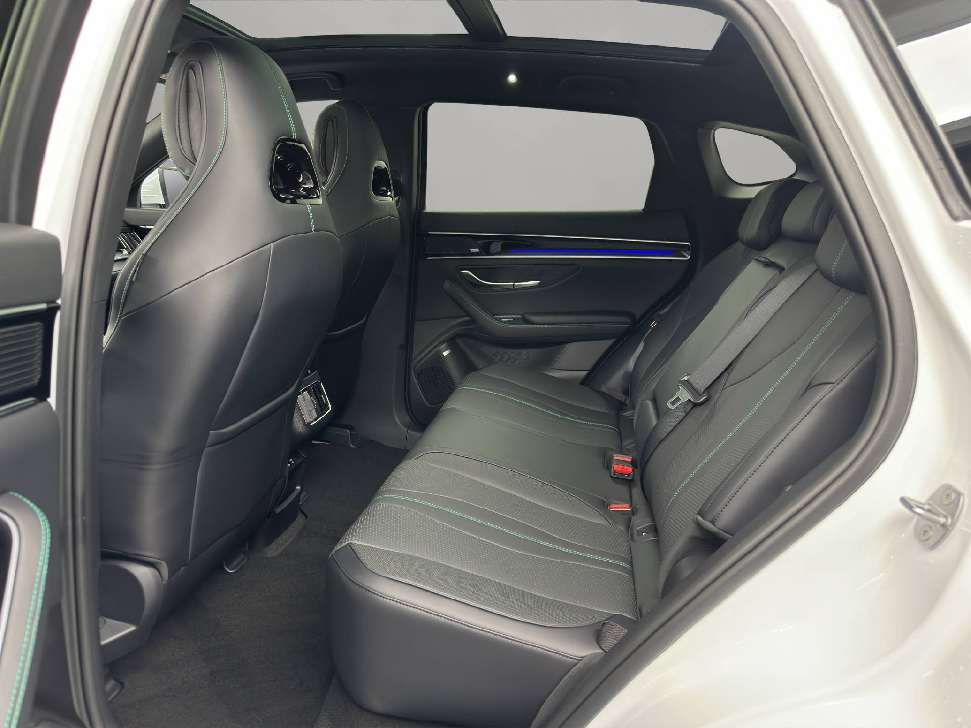 BYD Seal U DM-i Design 324 PS AWD-image-9