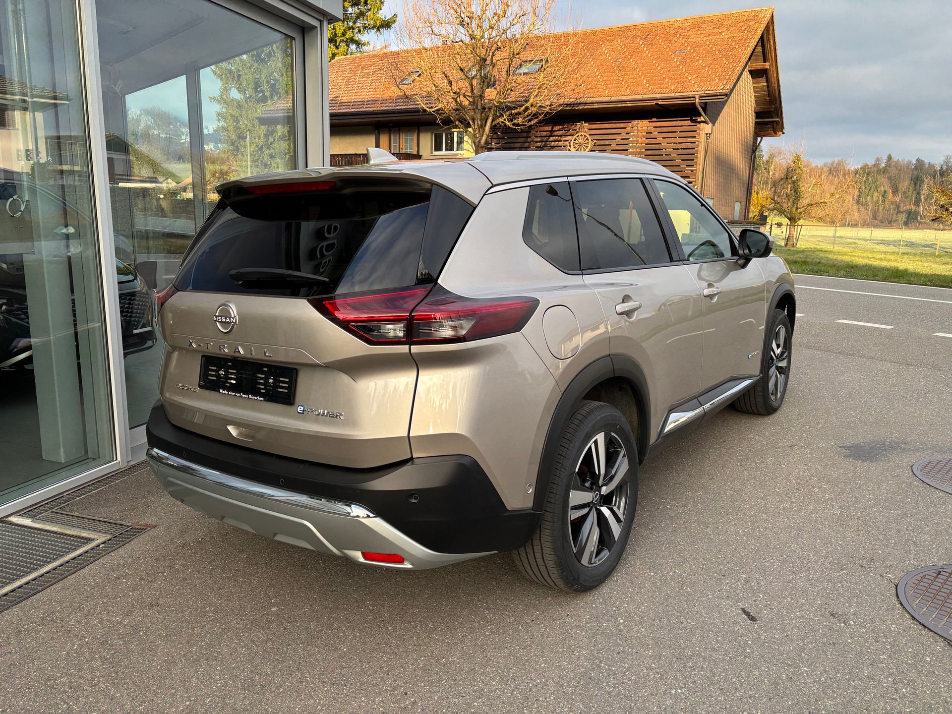 NISSAN X-Trail 1.5 VC e-Power 4WD 7Pl. Unplugged Edition-image-3