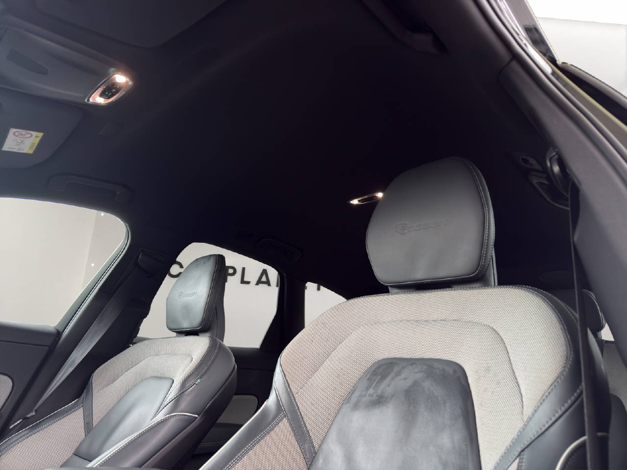 VOLVO XC60 2.0 B4 MH R-Design AWD-image-9