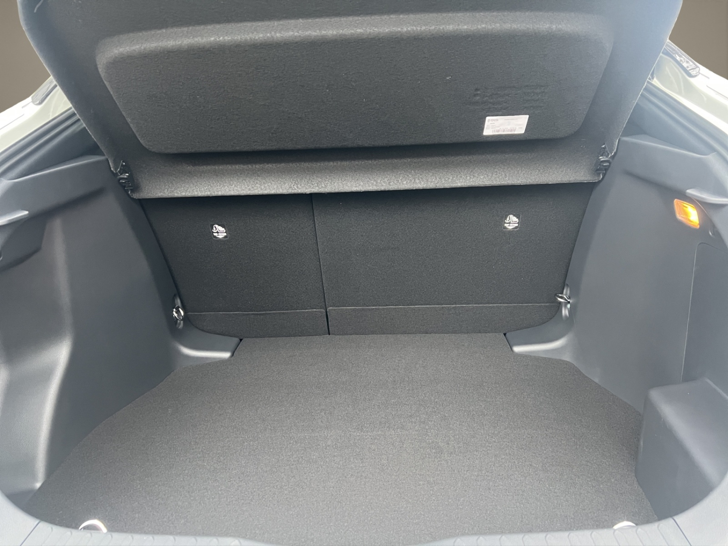 TOYOTA C-HR 2.0 HEV Swiss Edition 4x4-image-17