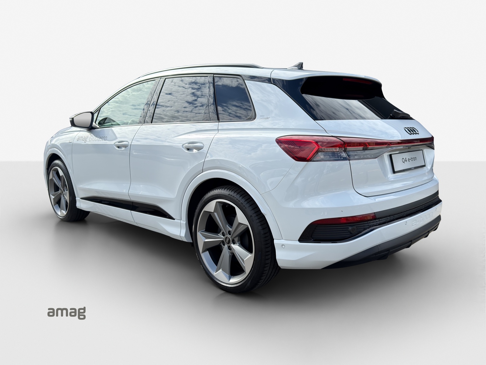 AUDI Q4 e-tron 45 Edition Swiss Ski quattro-image-3