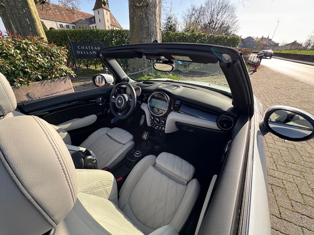 MINI Cooper John Cooper Works Cabriolet Steptronic-image-12