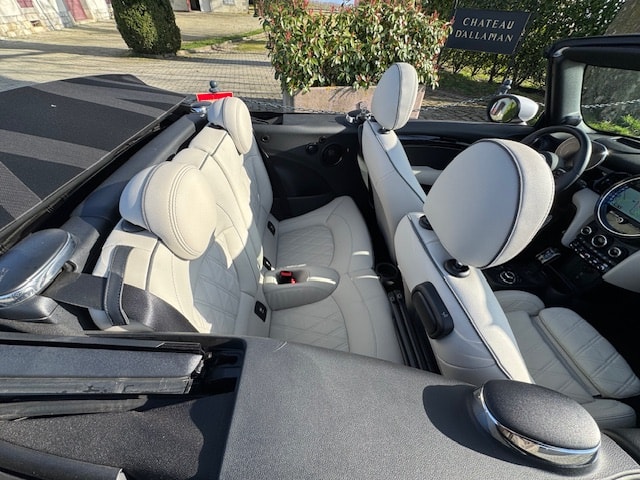 MINI Cooper John Cooper Works Cabriolet Steptronic-image-11