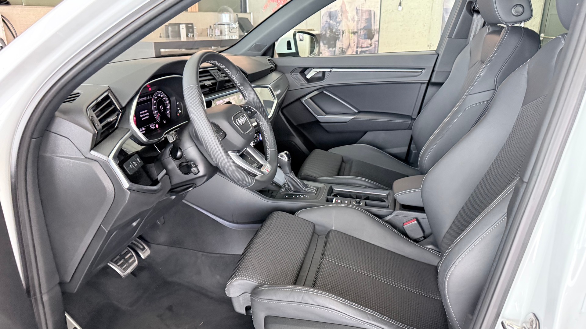 AUDI Q3 1.5 35 TFSI S line S-Tronic-image-15