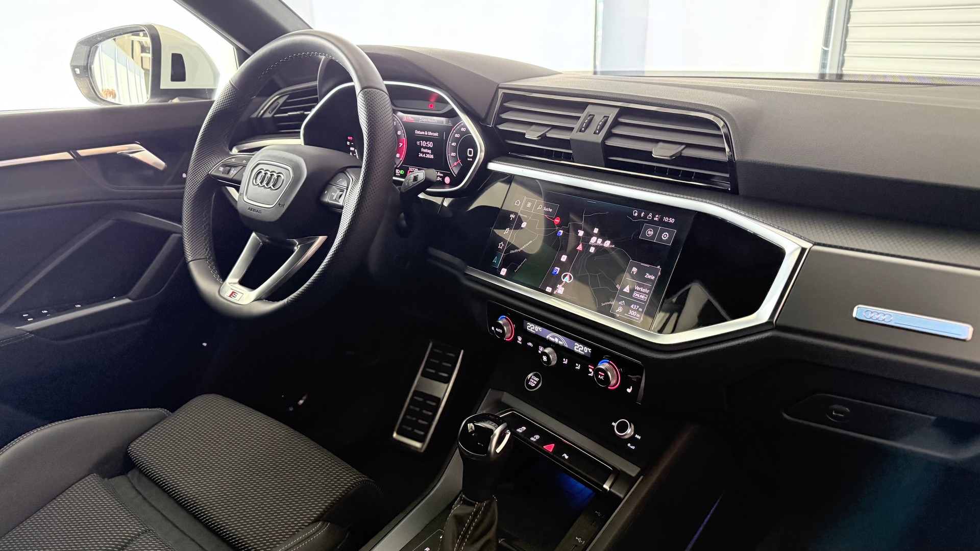 AUDI Q3 1.5 35 TFSI S line S-Tronic-showroom-element-1