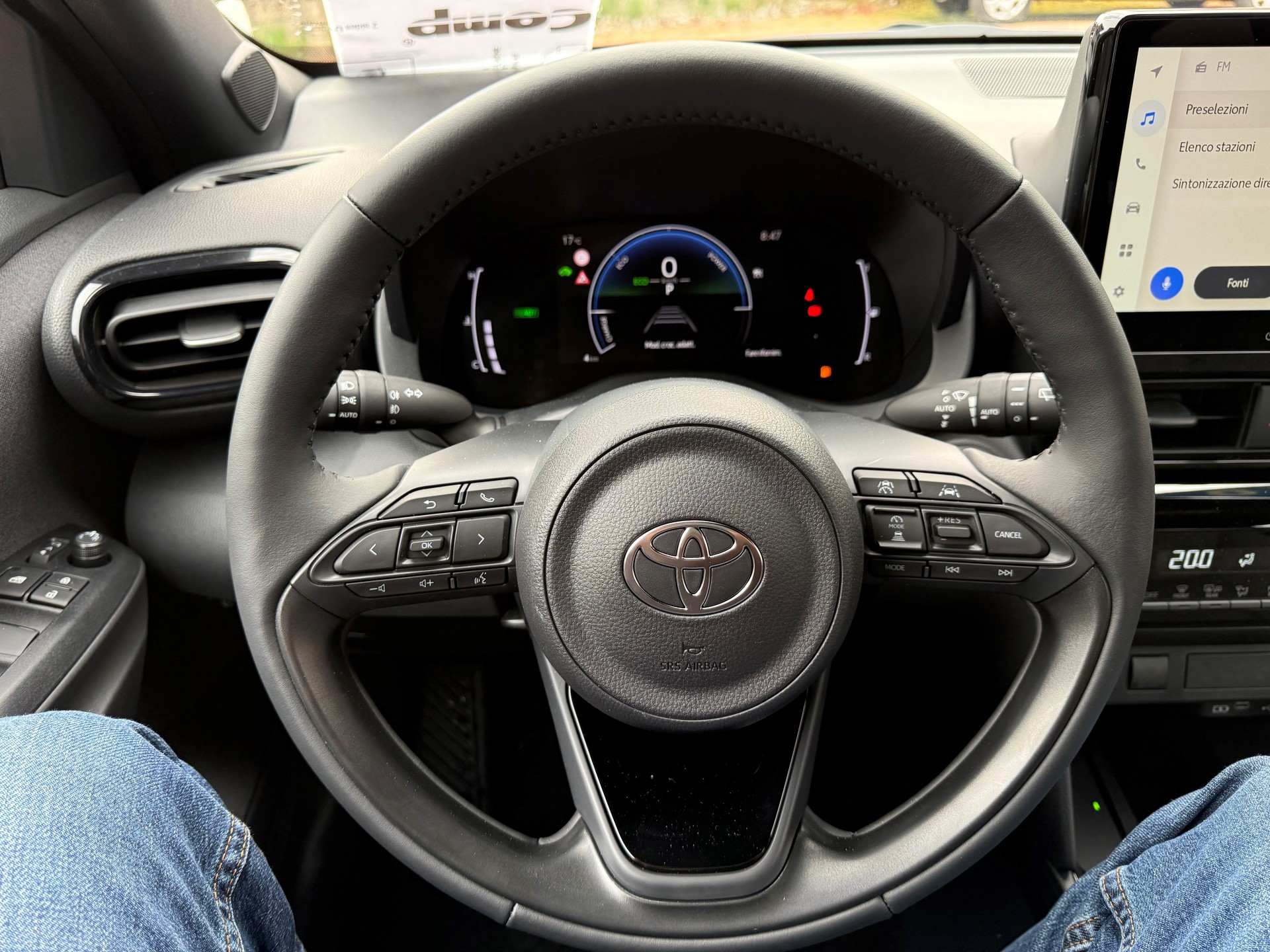 TOYOTA Yaris Cross 1.5 Hybrid Teamplayer-image-9