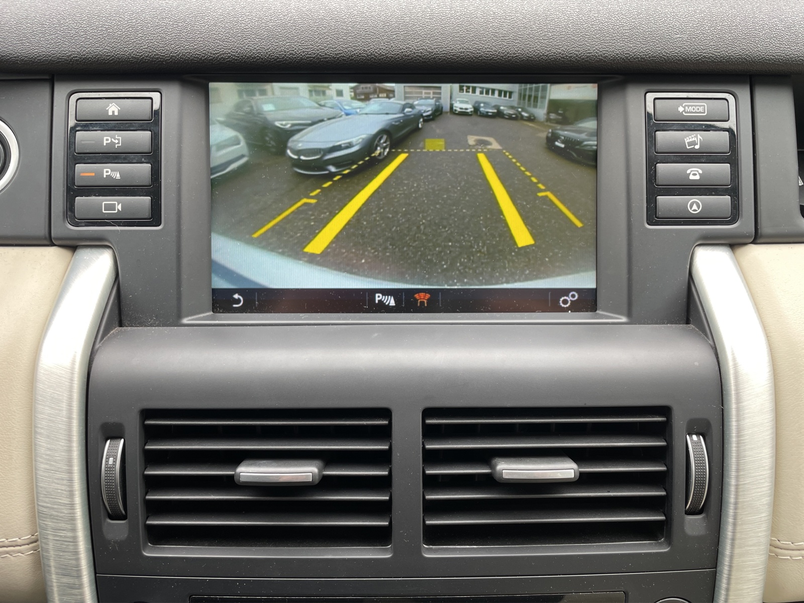 LAND ROVER Discovery Sport 2.0 TD4 HSE Luxury AT9-image-14