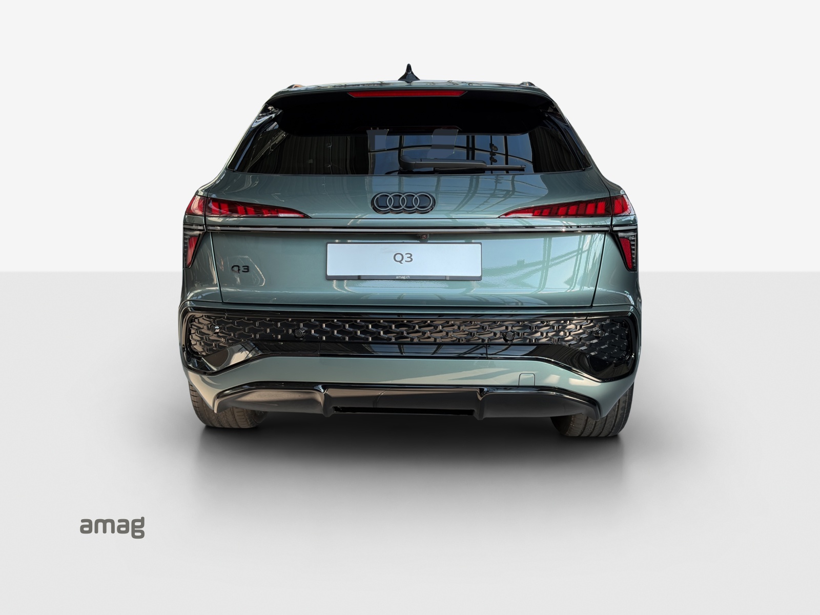 AUDI Q3 SUV 110 kW TFSI S tronic-image-2