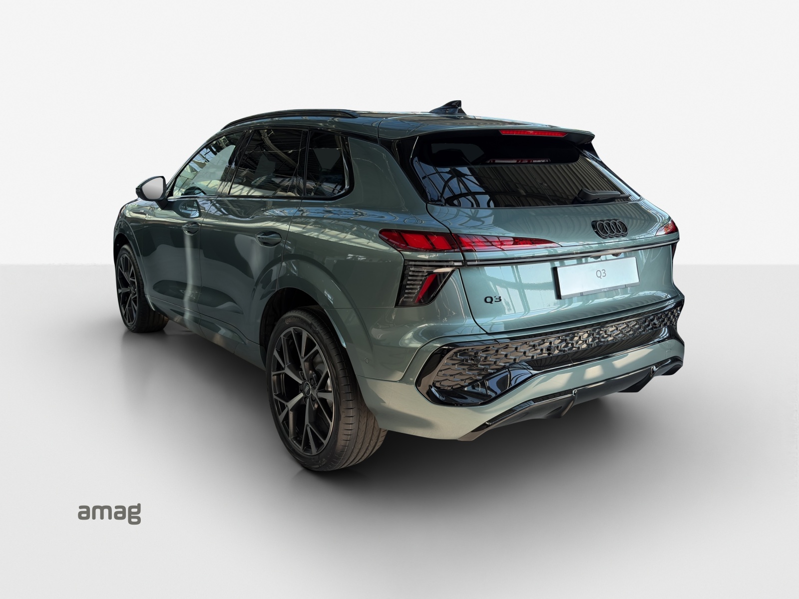 AUDI Q3 SUV 110 kW TFSI S tronic-image-1