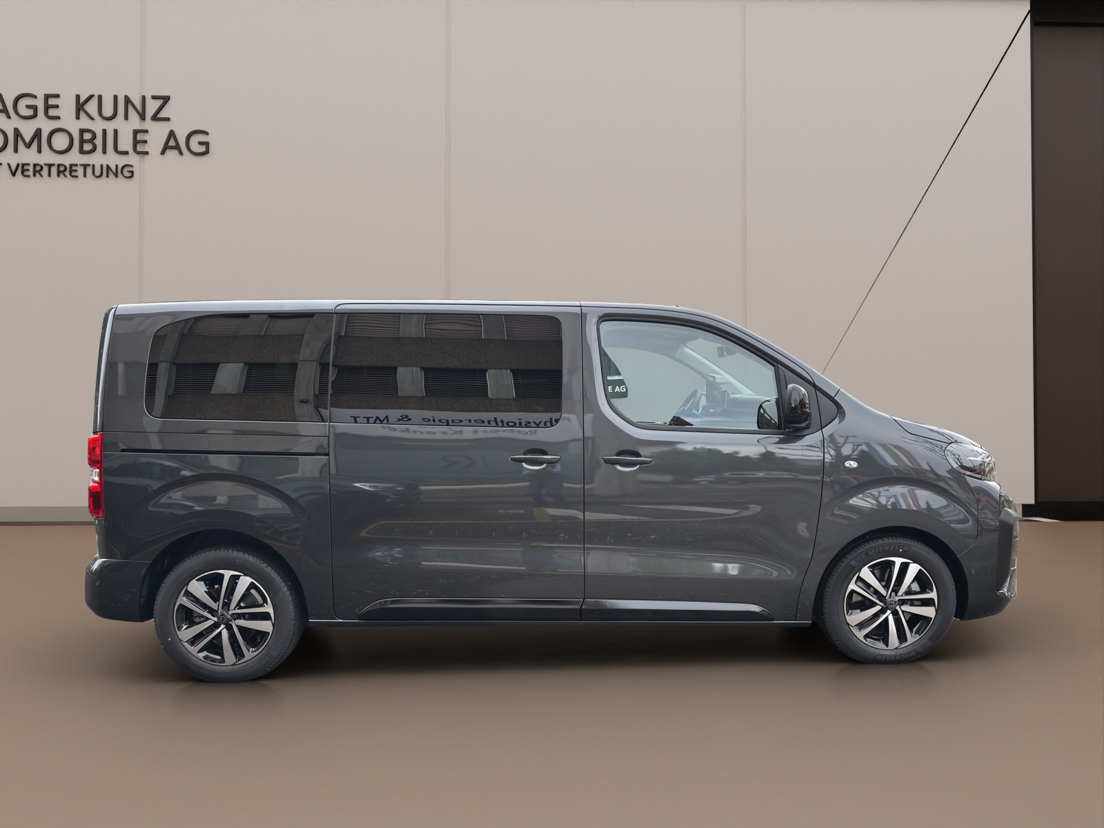 PEUGEOT Traveller Family Edition HDI 180 Automat-image-5