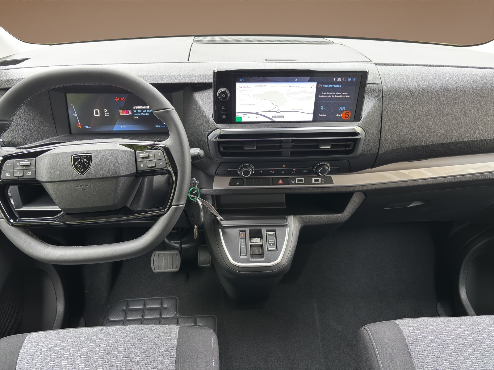 PEUGEOT Traveller Family Edition HDI 180 Automat-image-10