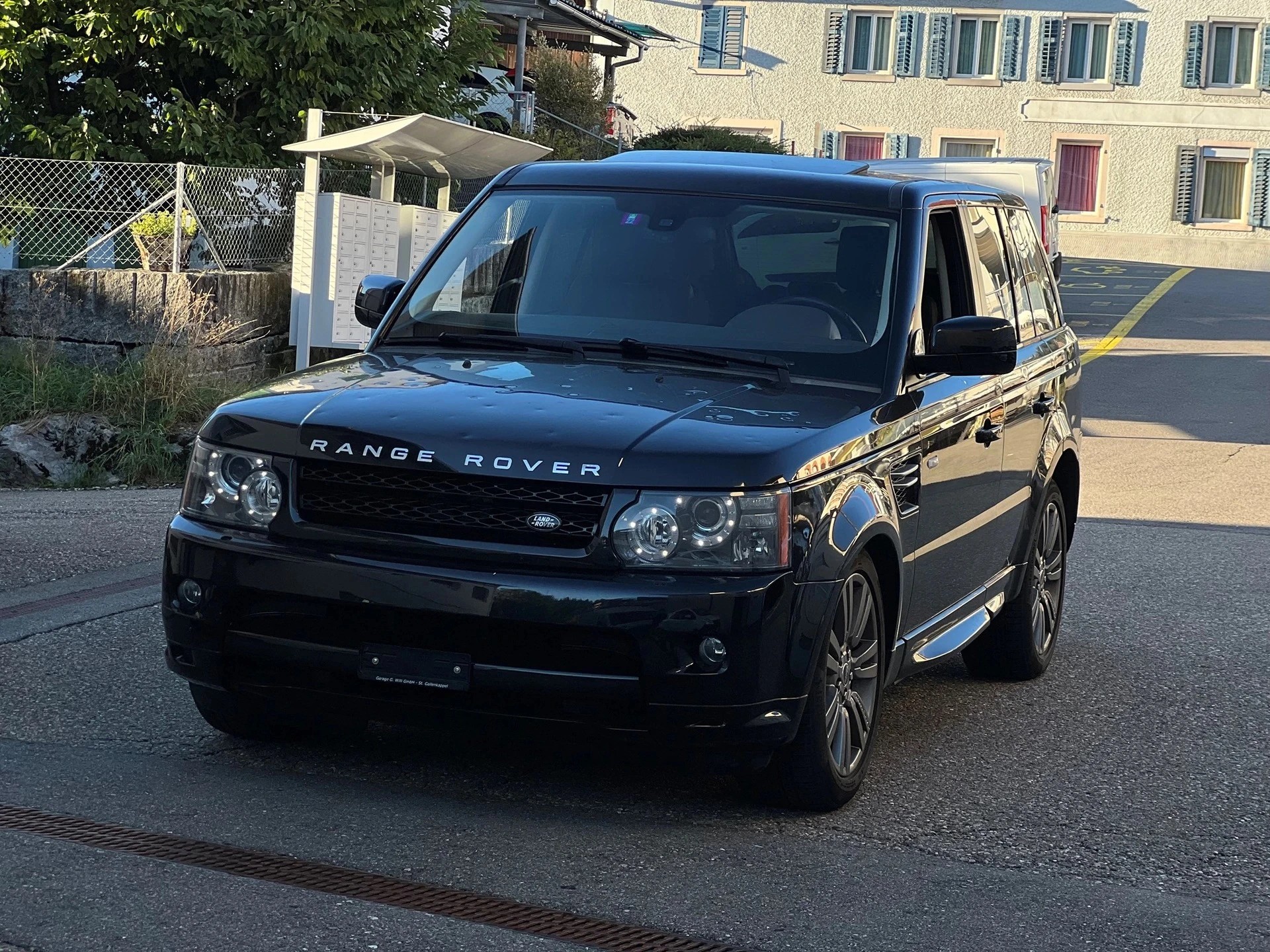 LAND ROVER Range Rover Sport 3.0 TDV6 HSE Automatic-image-0