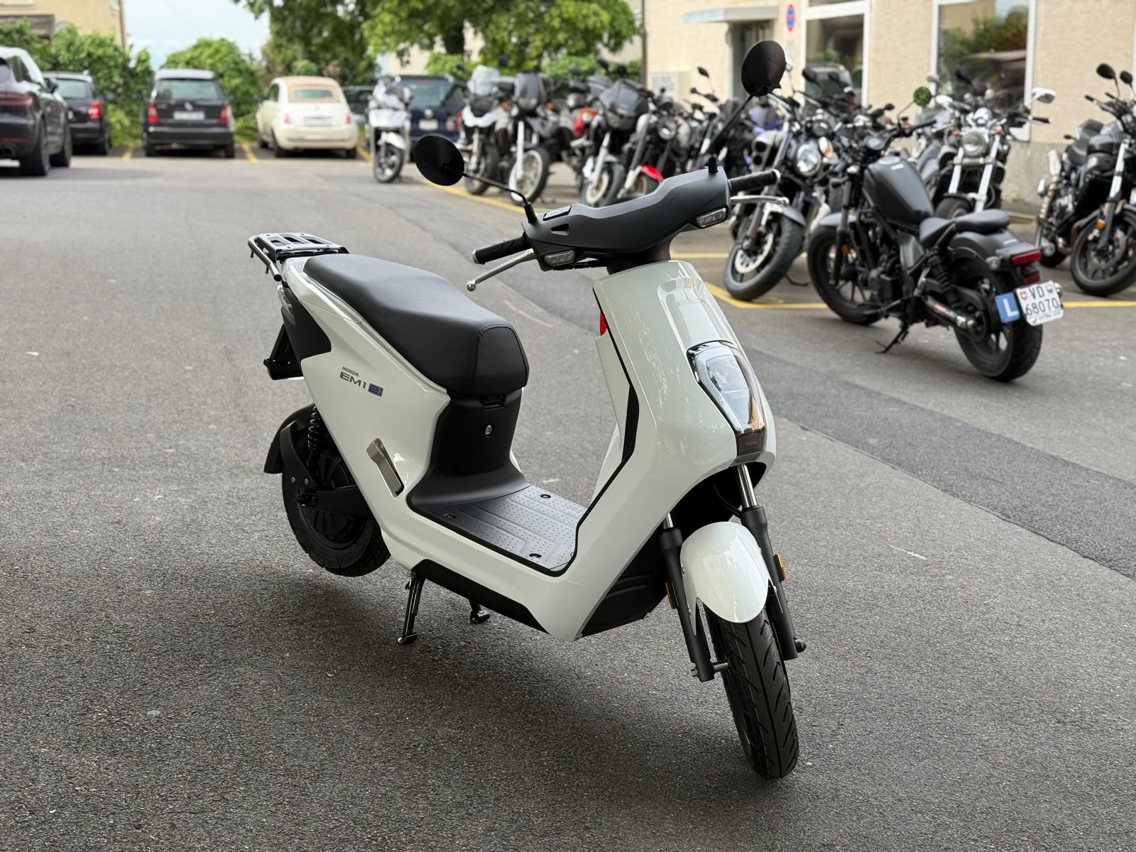 HONDA EM1-E-showroom-element-1