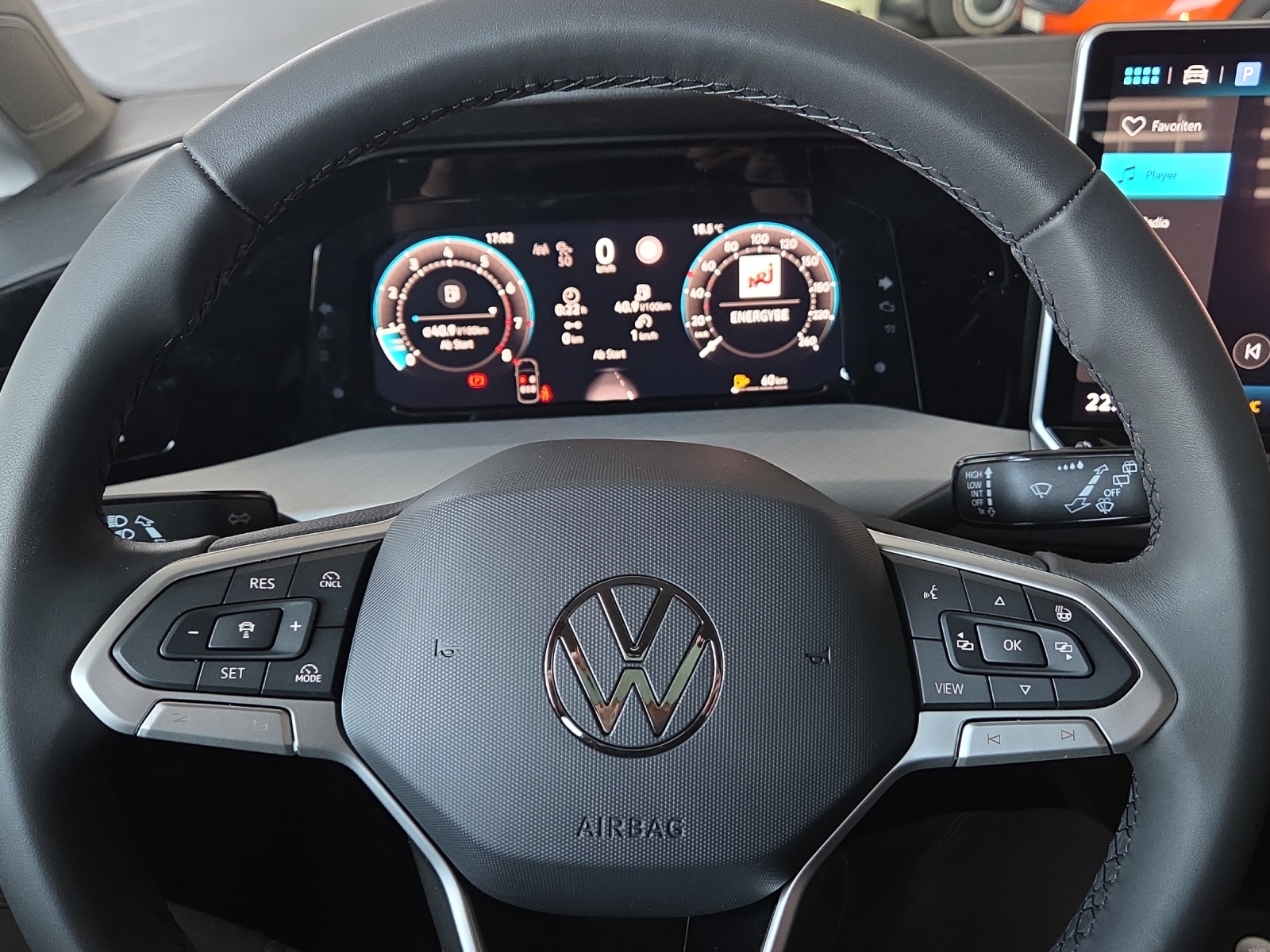 VW Golf 1.5 TSI Basis-image-9