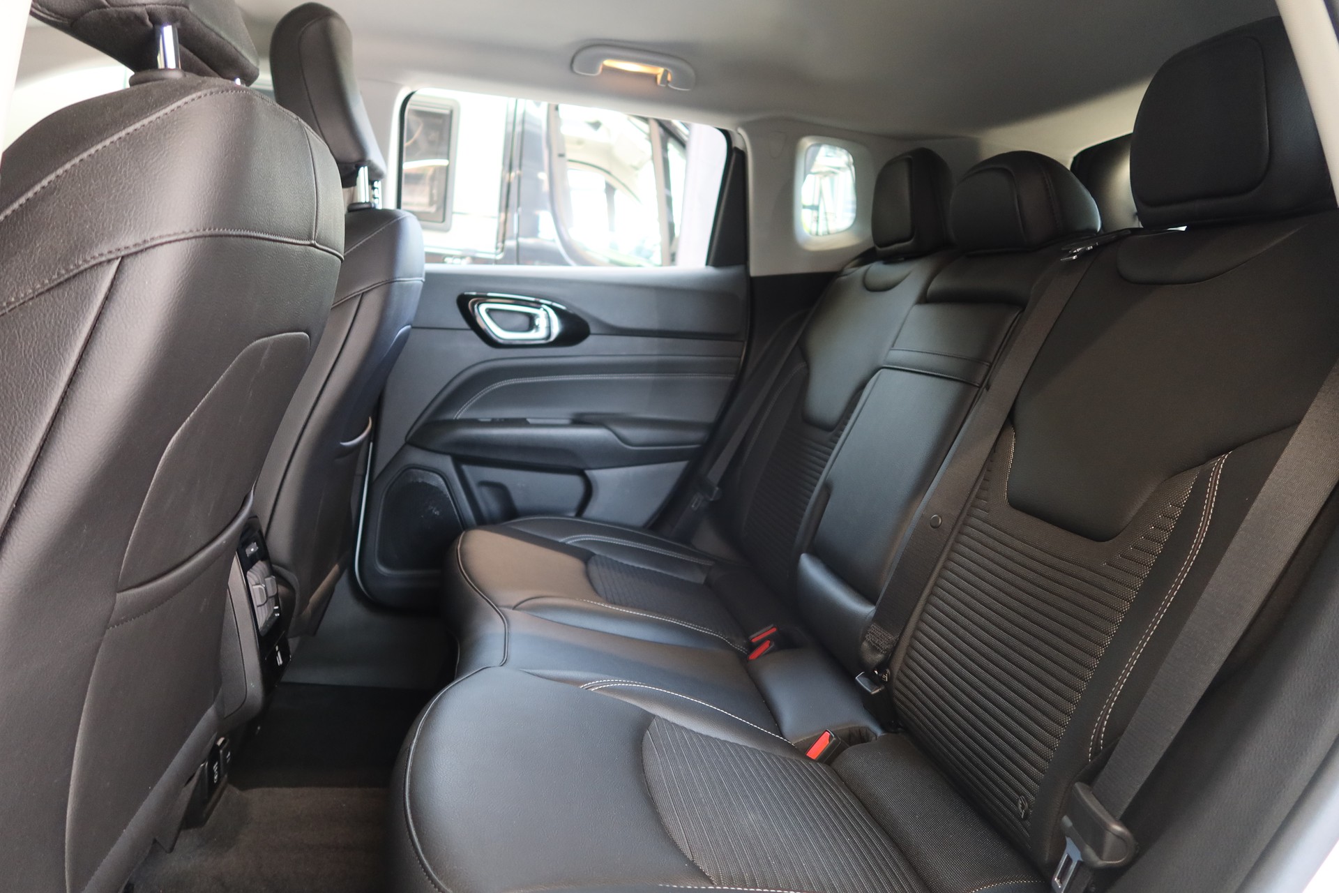 JEEP Compass 4x21.3T Limit.DKG-image-10