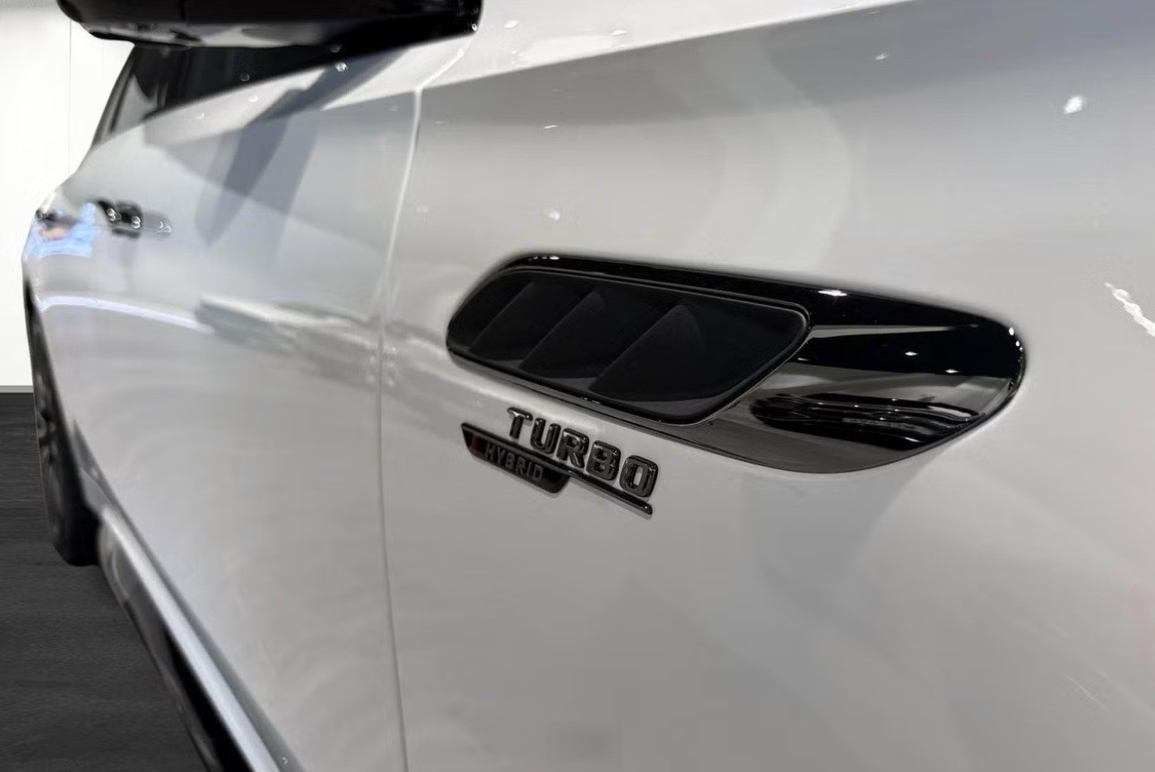 MERCEDES-BENZ E 53 Hybrid T 4Matic+-image-16