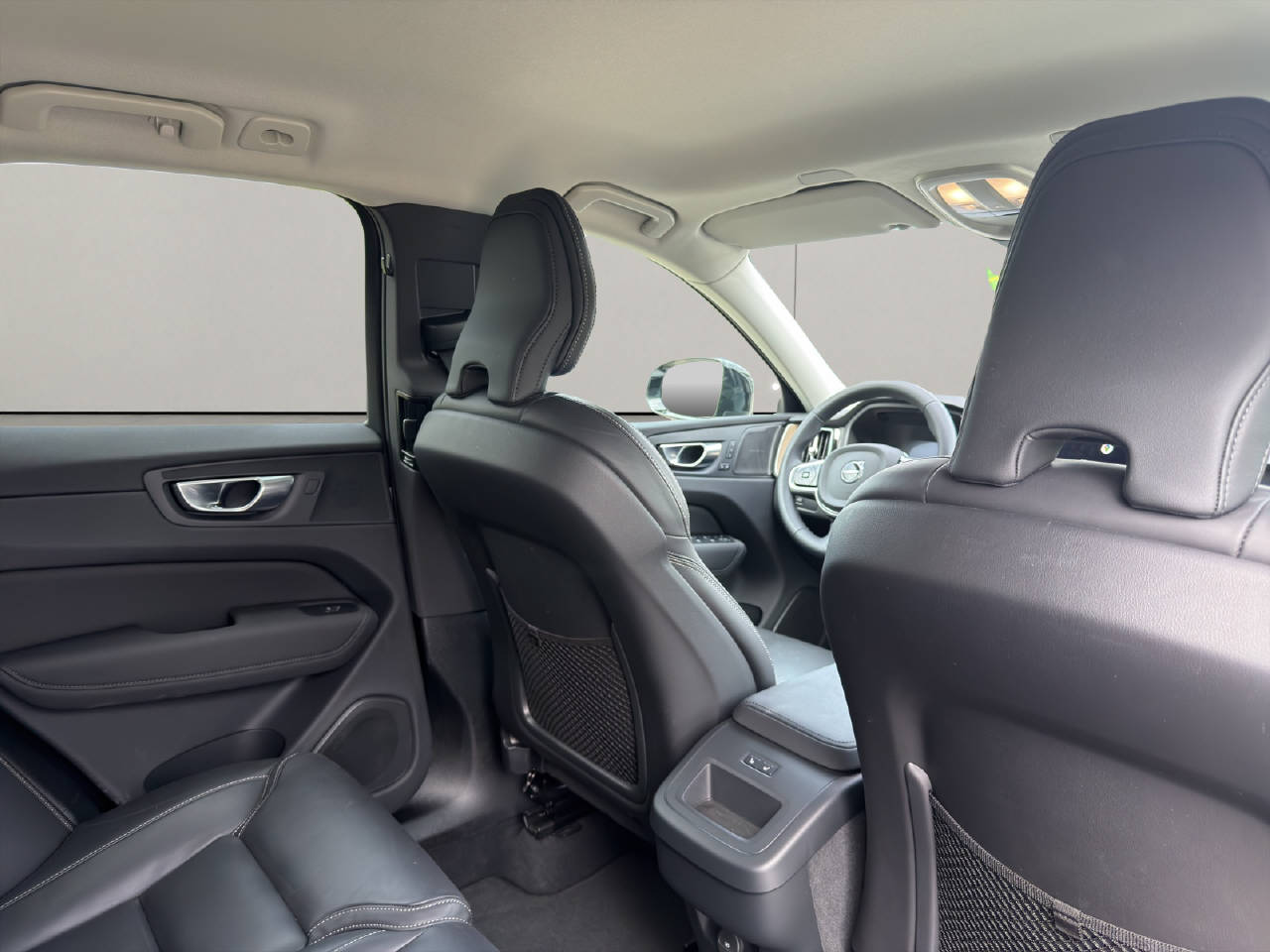 VOLVO XC60 2.0 B5 MH Plus Dark AWD-image-12