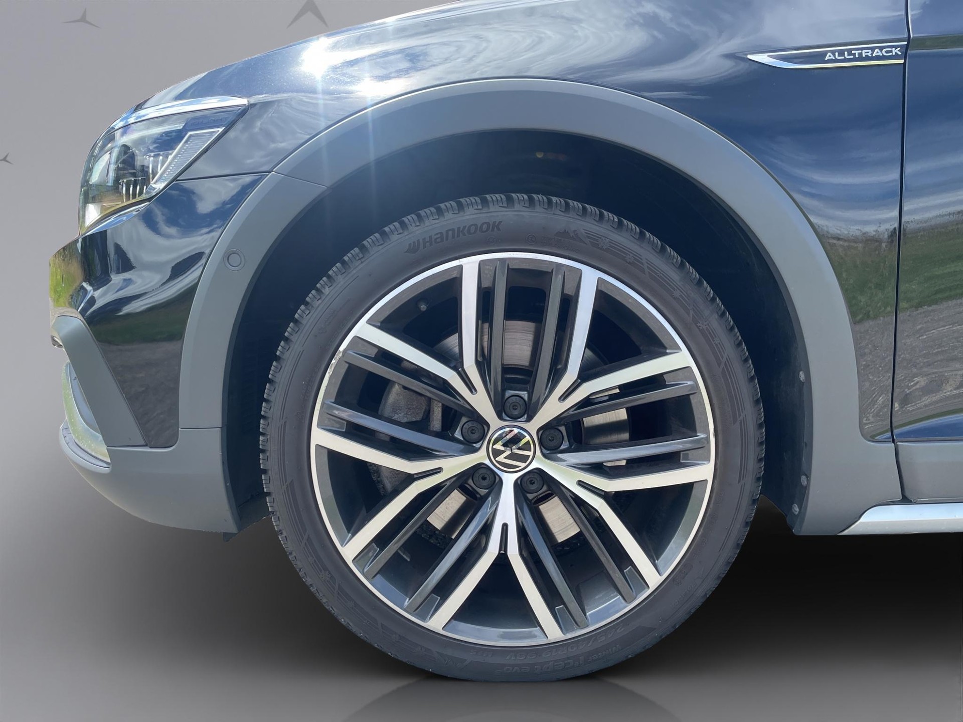 VW Passat Variant 2.0 TSI Alltrack DSG 4m-image-2
