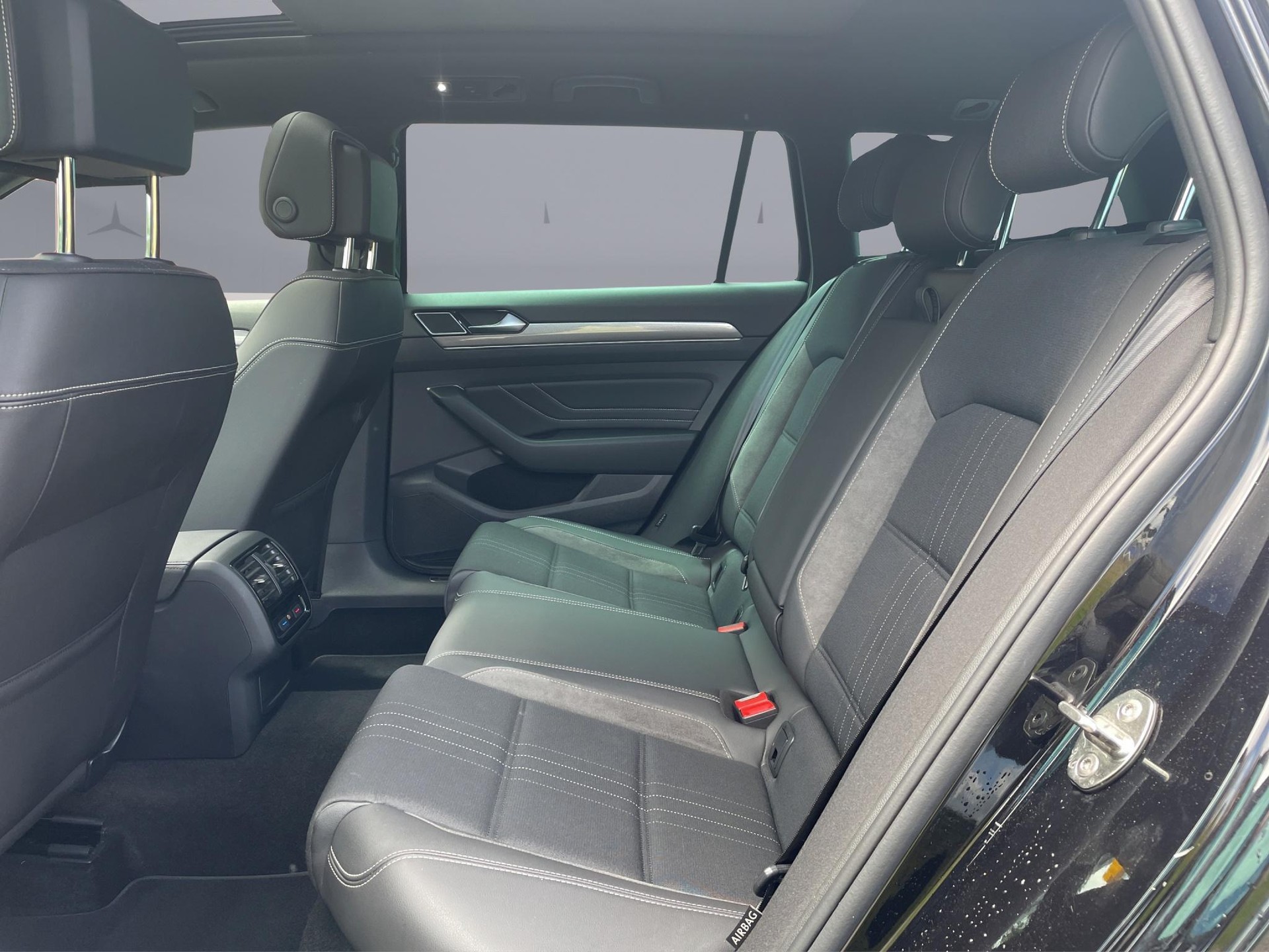 VW Passat Variant 2.0 TSI Alltrack DSG 4m-image-12