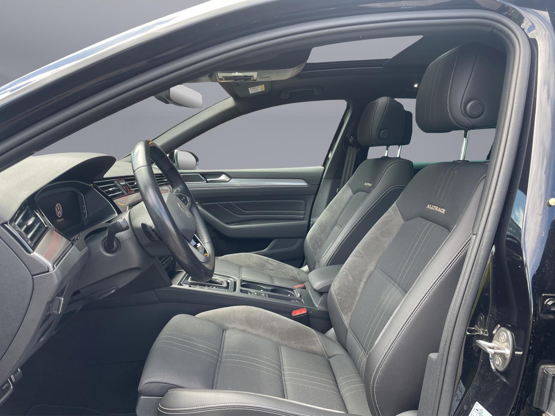 VW Passat Variant 2.0 TSI Alltrack DSG 4m-image-9