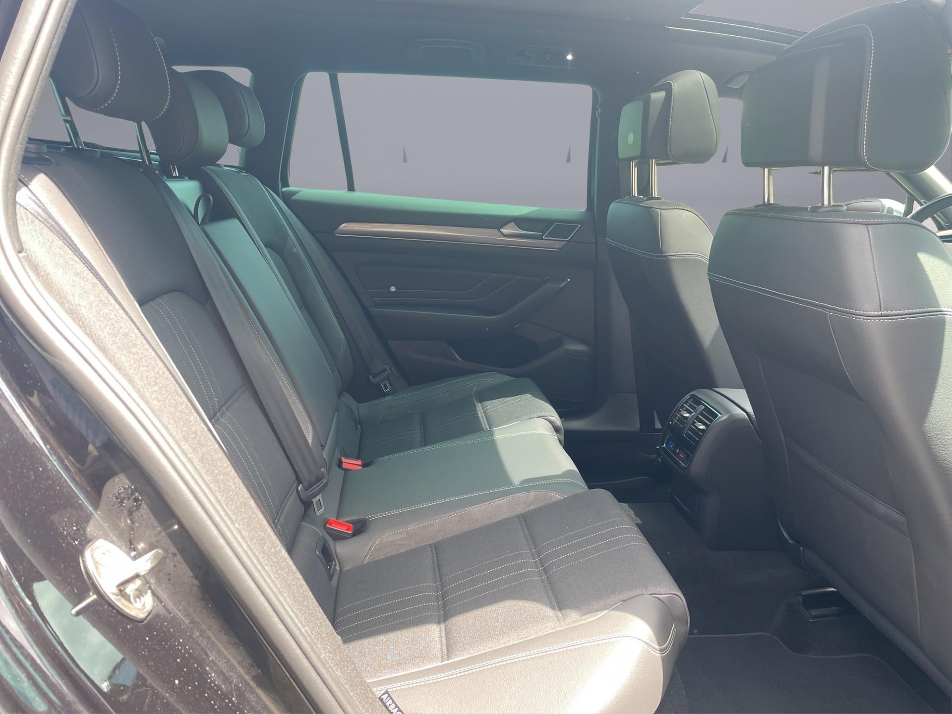 VW Passat Variant 2.0 TSI Alltrack DSG 4m-image-17