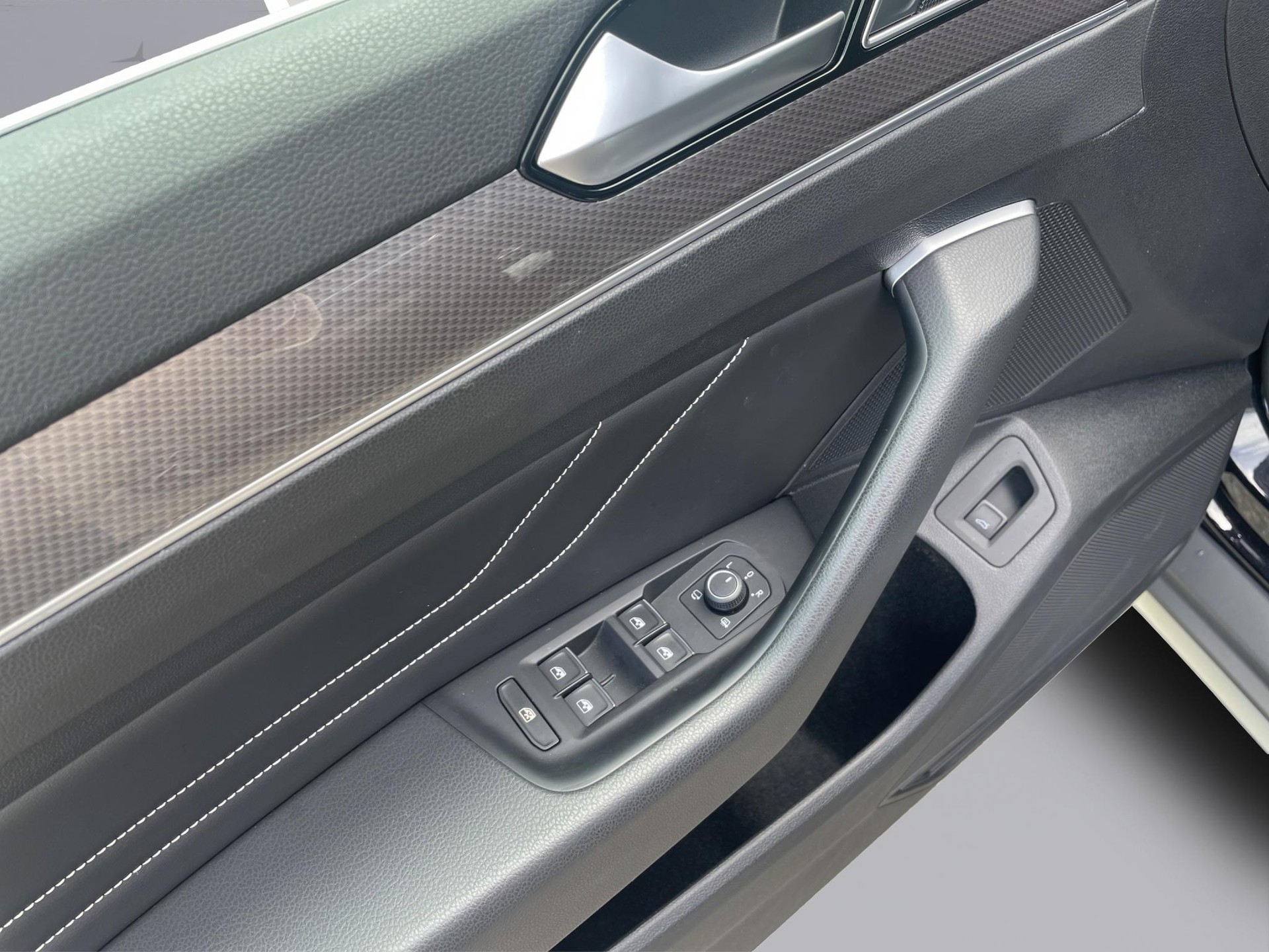 VW Passat Variant 2.0 TSI Alltrack DSG 4m-image-10