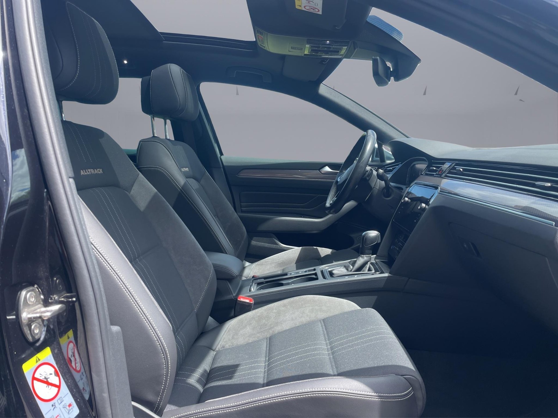 VW Passat Variant 2.0 TSI Alltrack DSG 4m-image-16