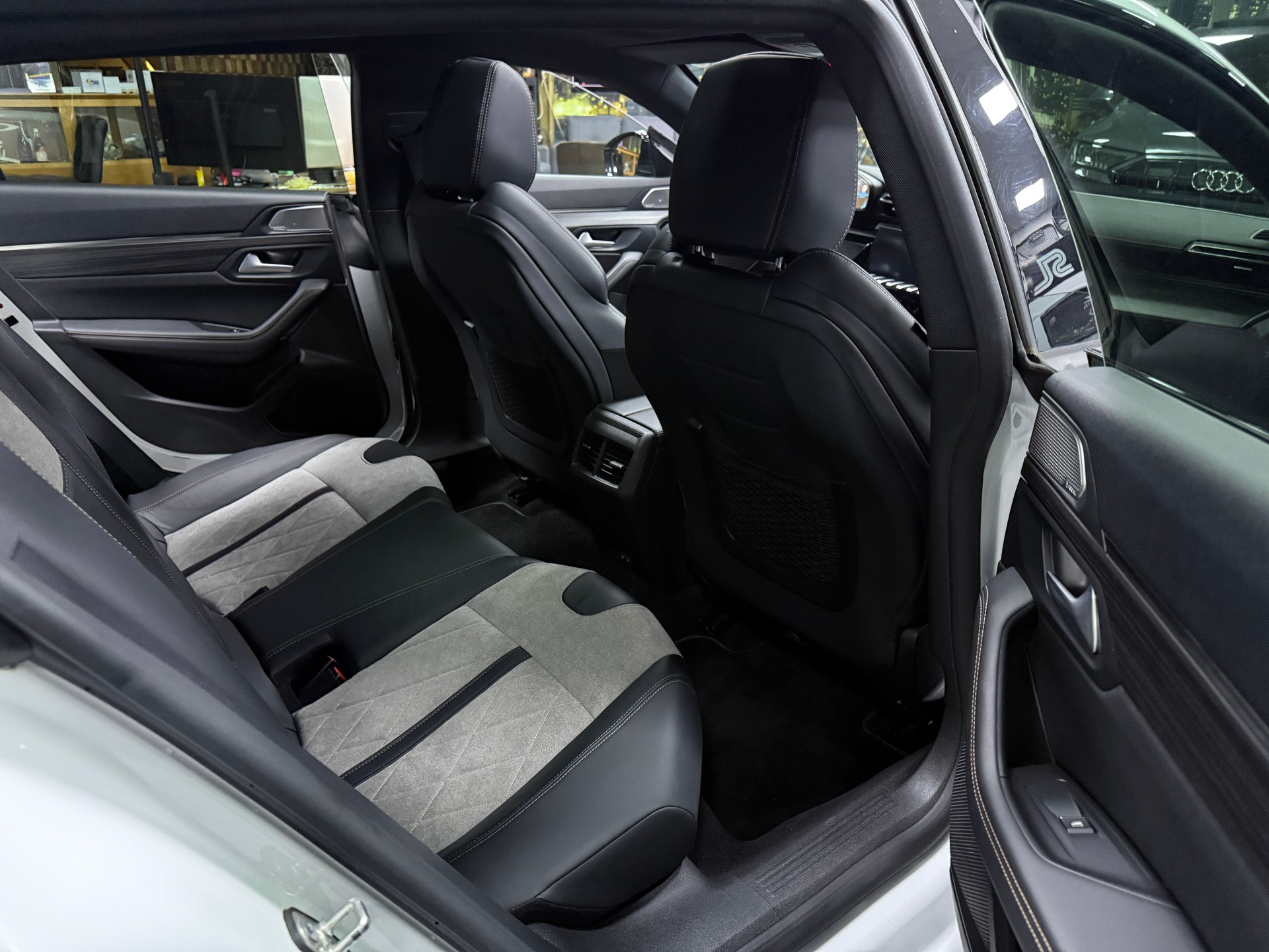 PEUGEOT 508 SW 1.6 PHEV Allure EAT8 / CH Fz-image-19