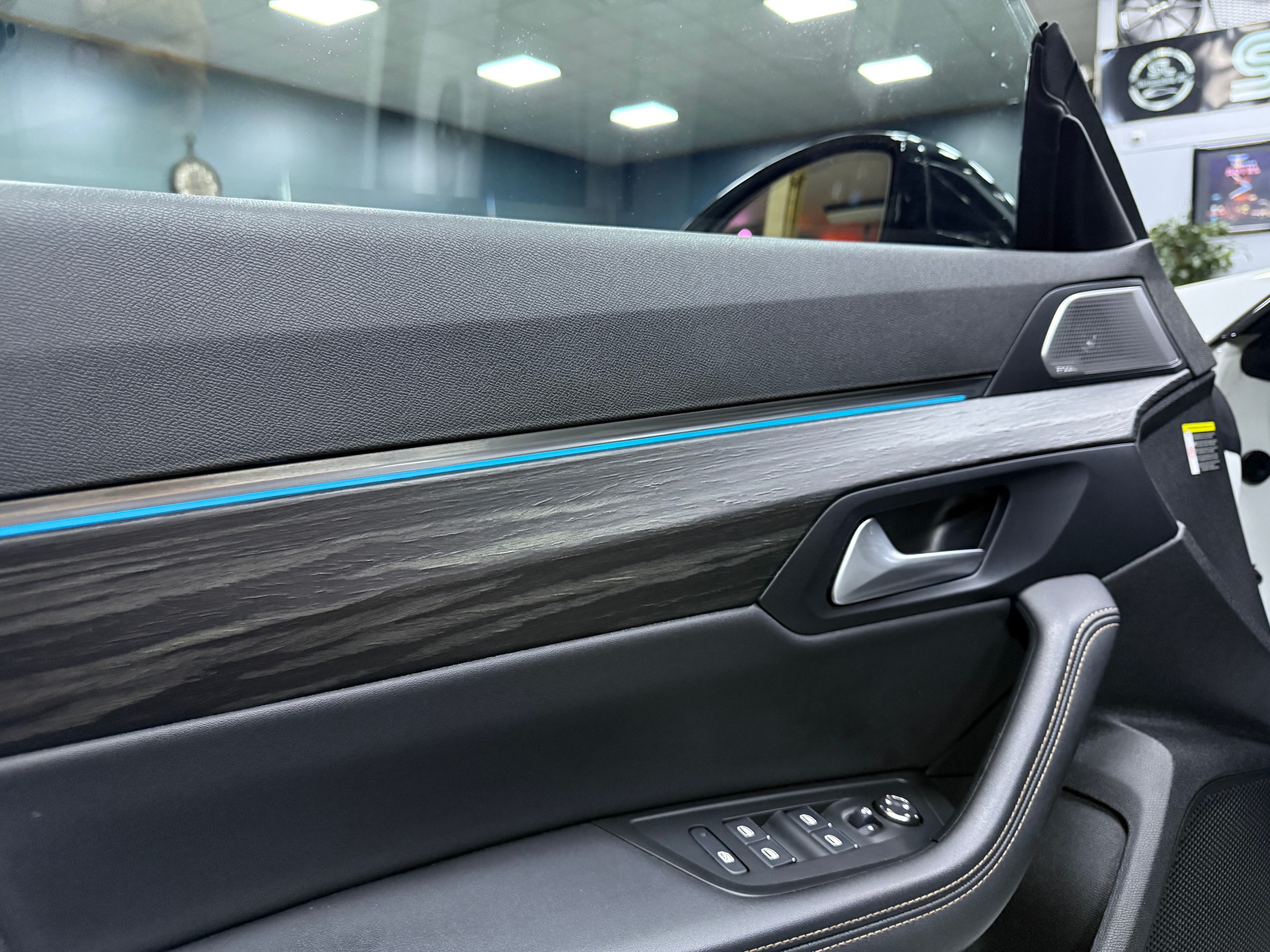 PEUGEOT 508 SW 1.6 PHEV Allure EAT8 / CH Fz-image-8
